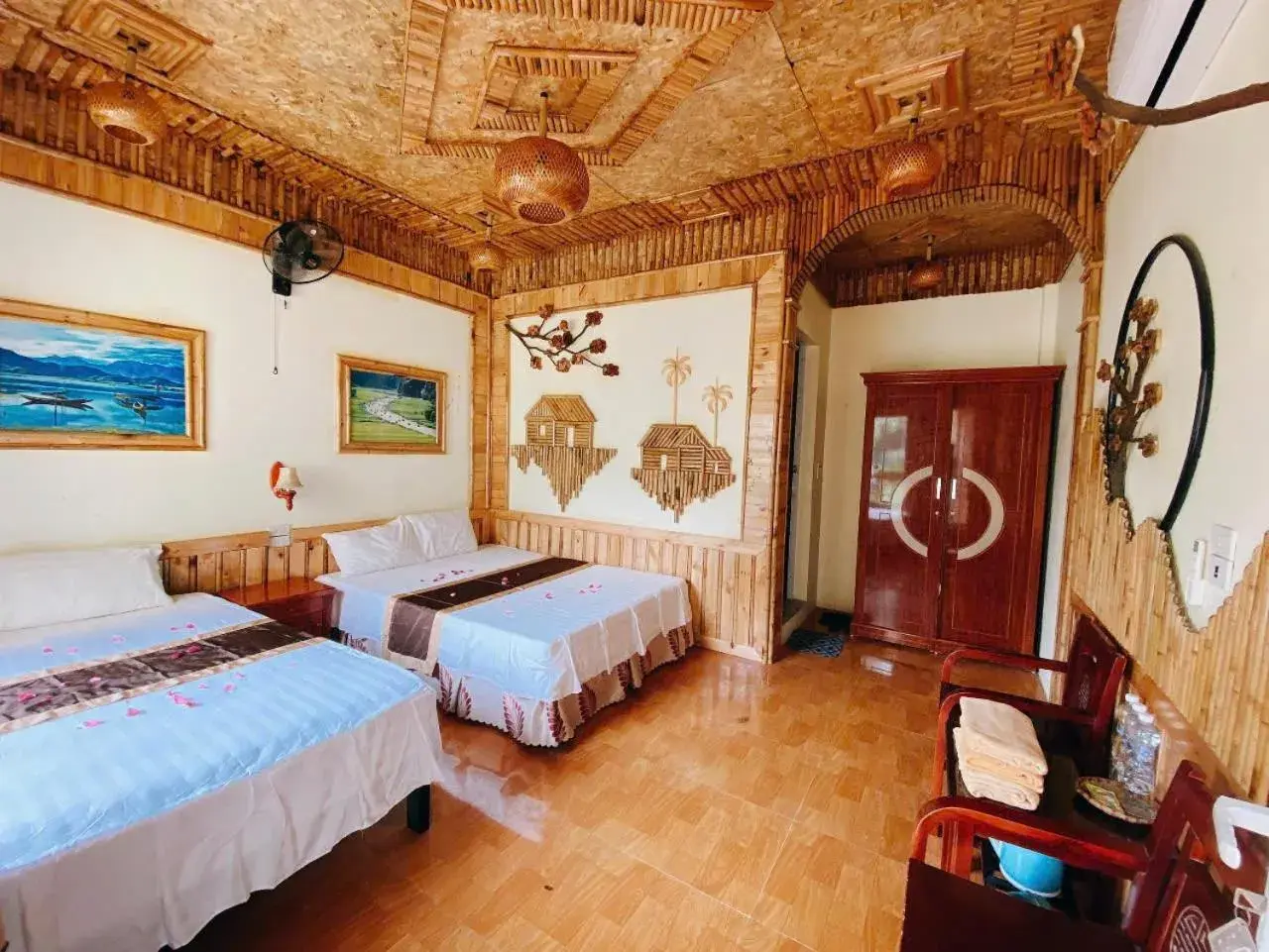 Triple Room with Mountain View in Trang An Central Homestay Triple Room with Mountain View in Trang An Central Homestay