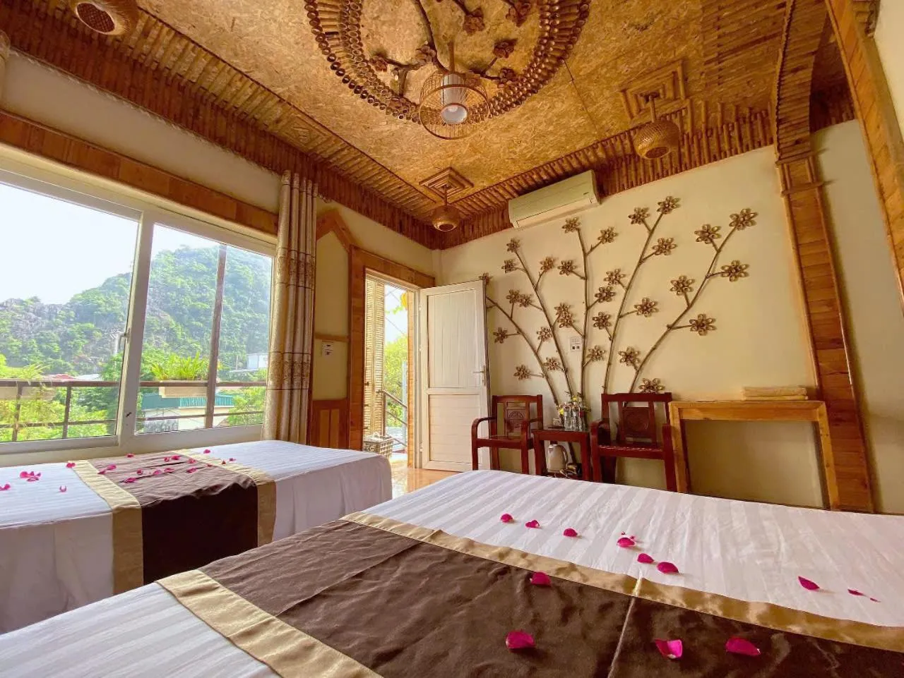 Bed in Trang An Central Homestay