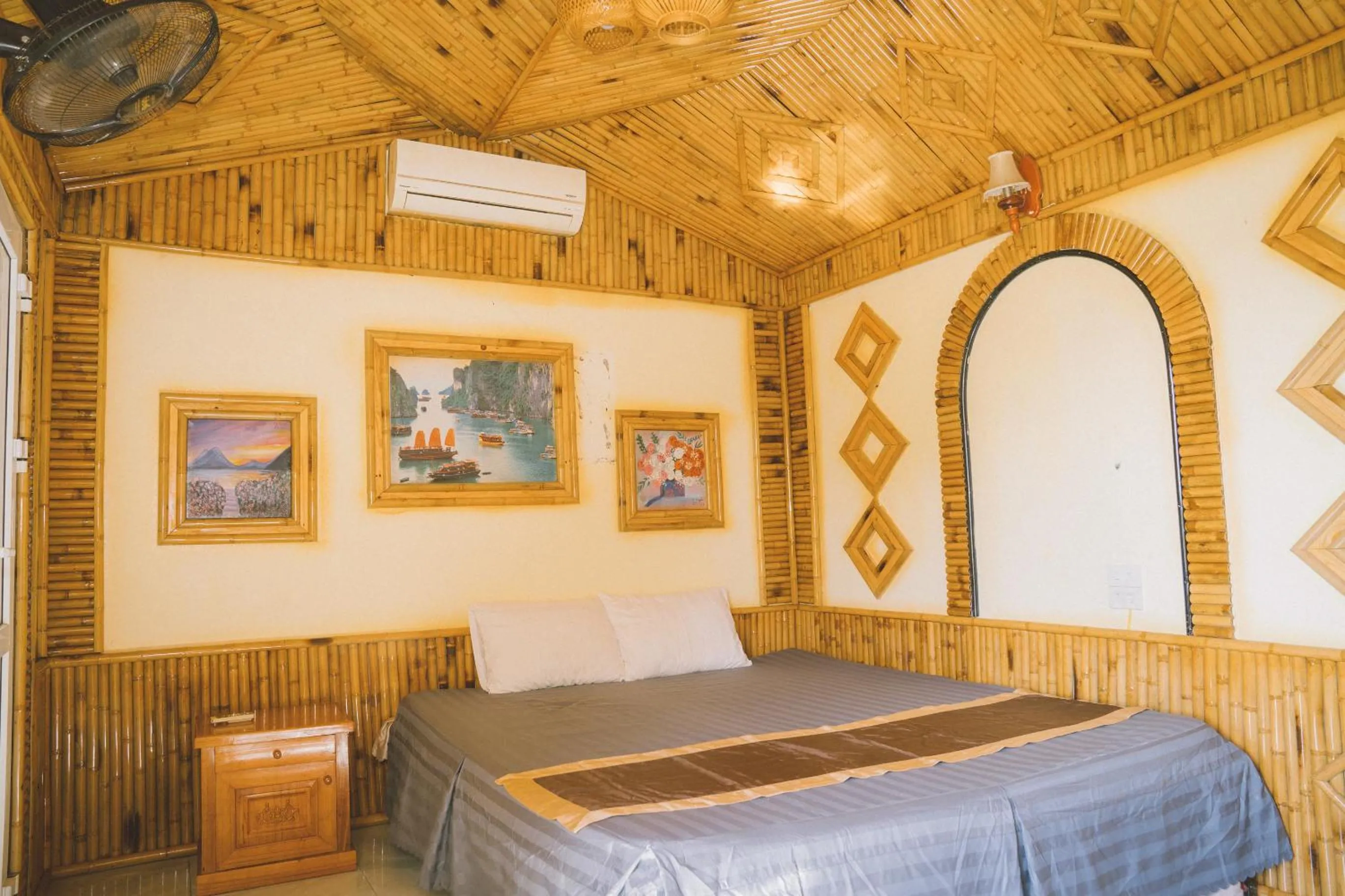 Photo of the whole room, Bed in Trang An Central Homestay
