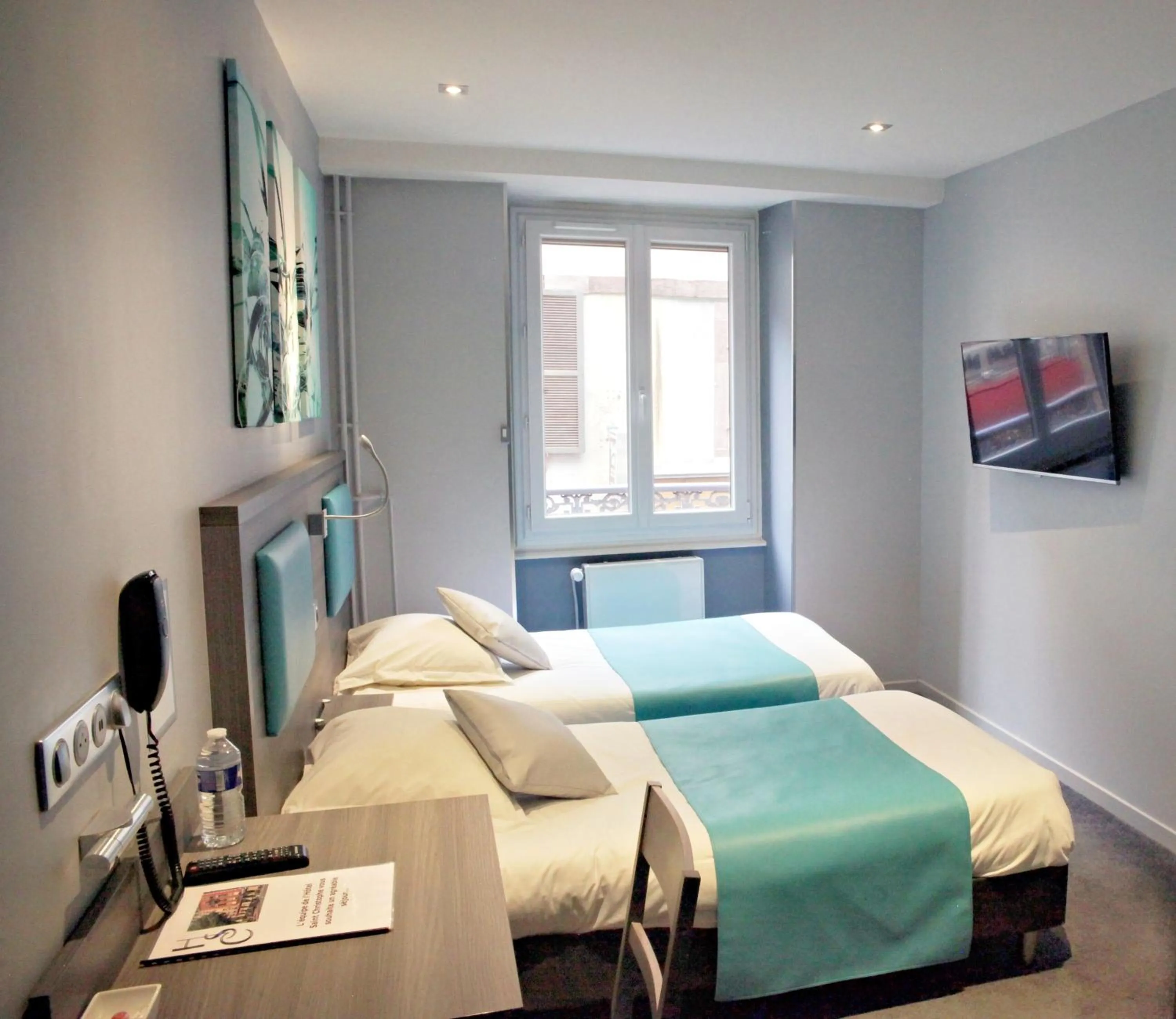 Bed in Hotel-Restaurant St-Christophe