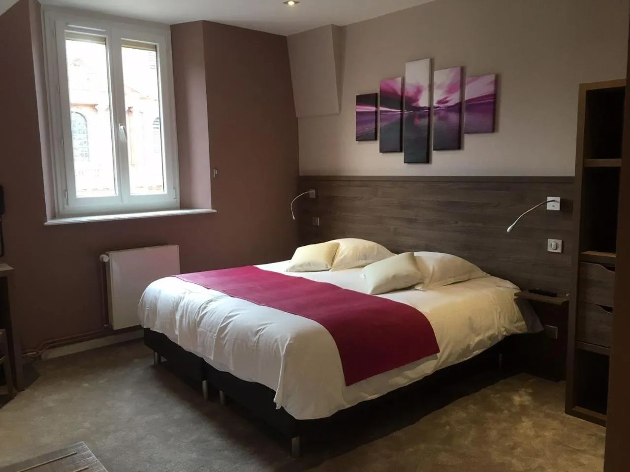 Bed in Hotel-Restaurant St-Christophe