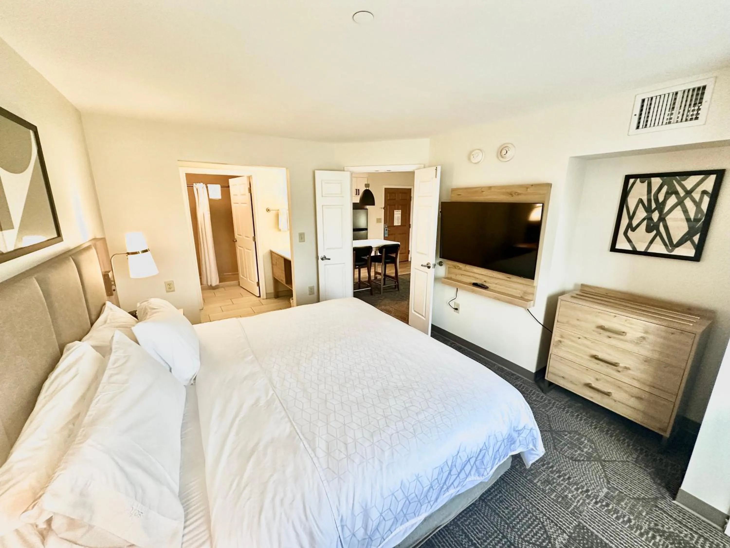 Bed in Staybridge Suites East Stroudsburg - Poconos by IHG