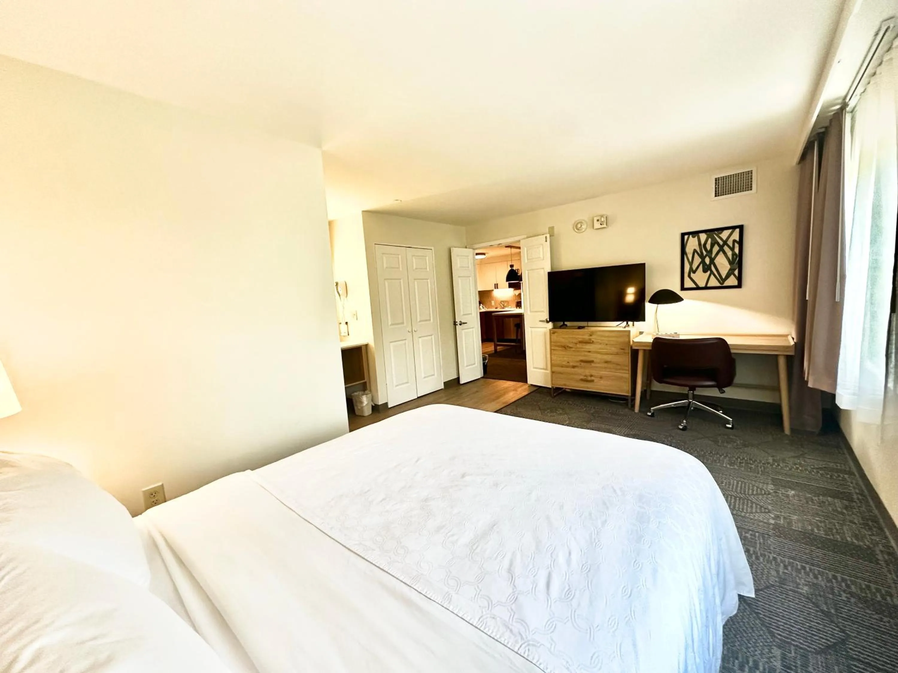 Bed in Staybridge Suites East Stroudsburg - Poconos by IHG