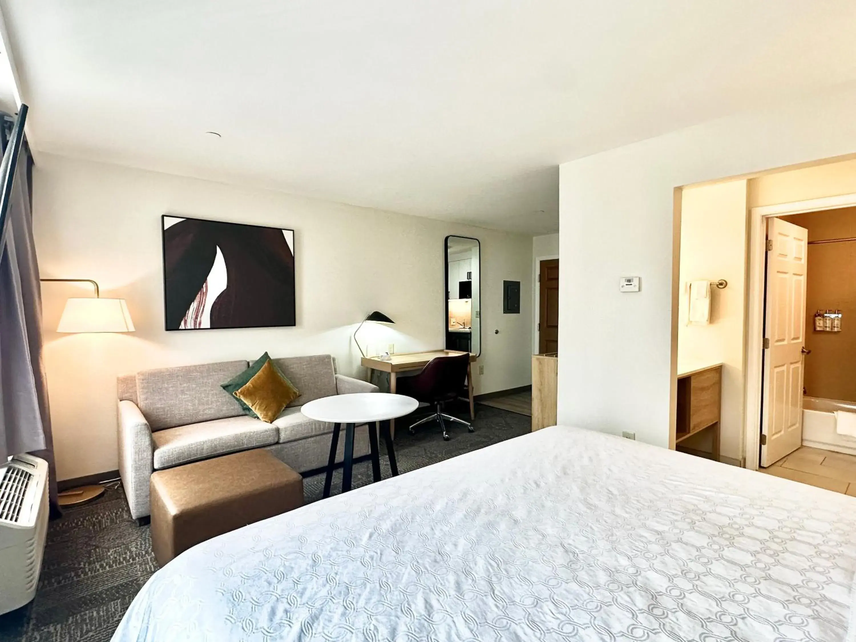 Bedroom, Bed in Staybridge Suites East Stroudsburg - Poconos by IHG Bedroom, Bed in Staybridge Suites East Stroudsburg - Poconos by IHG