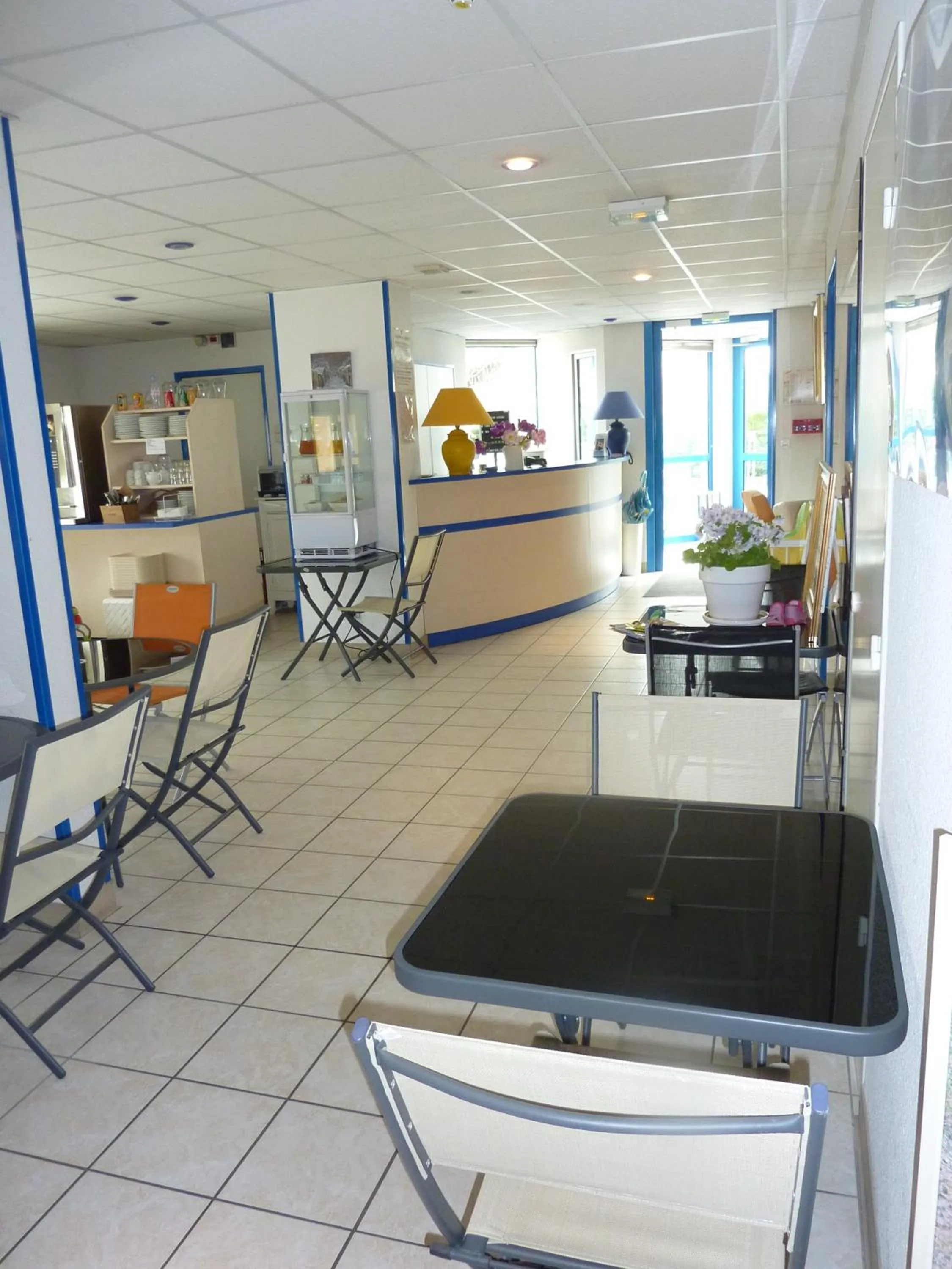 Restaurant/places to eat in Lac'Hotel France