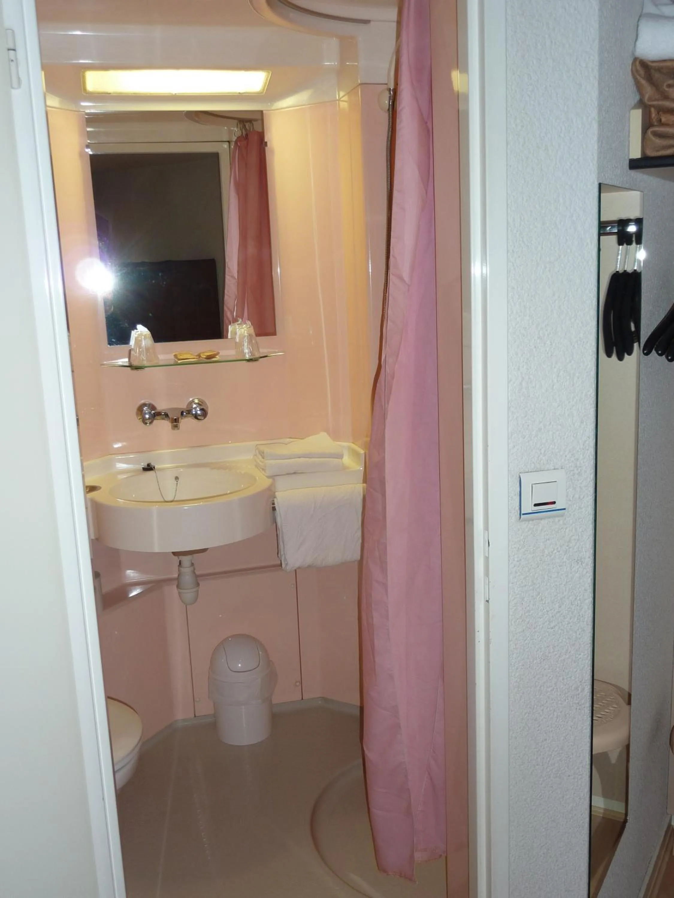 Bathroom in Lac'Hotel France