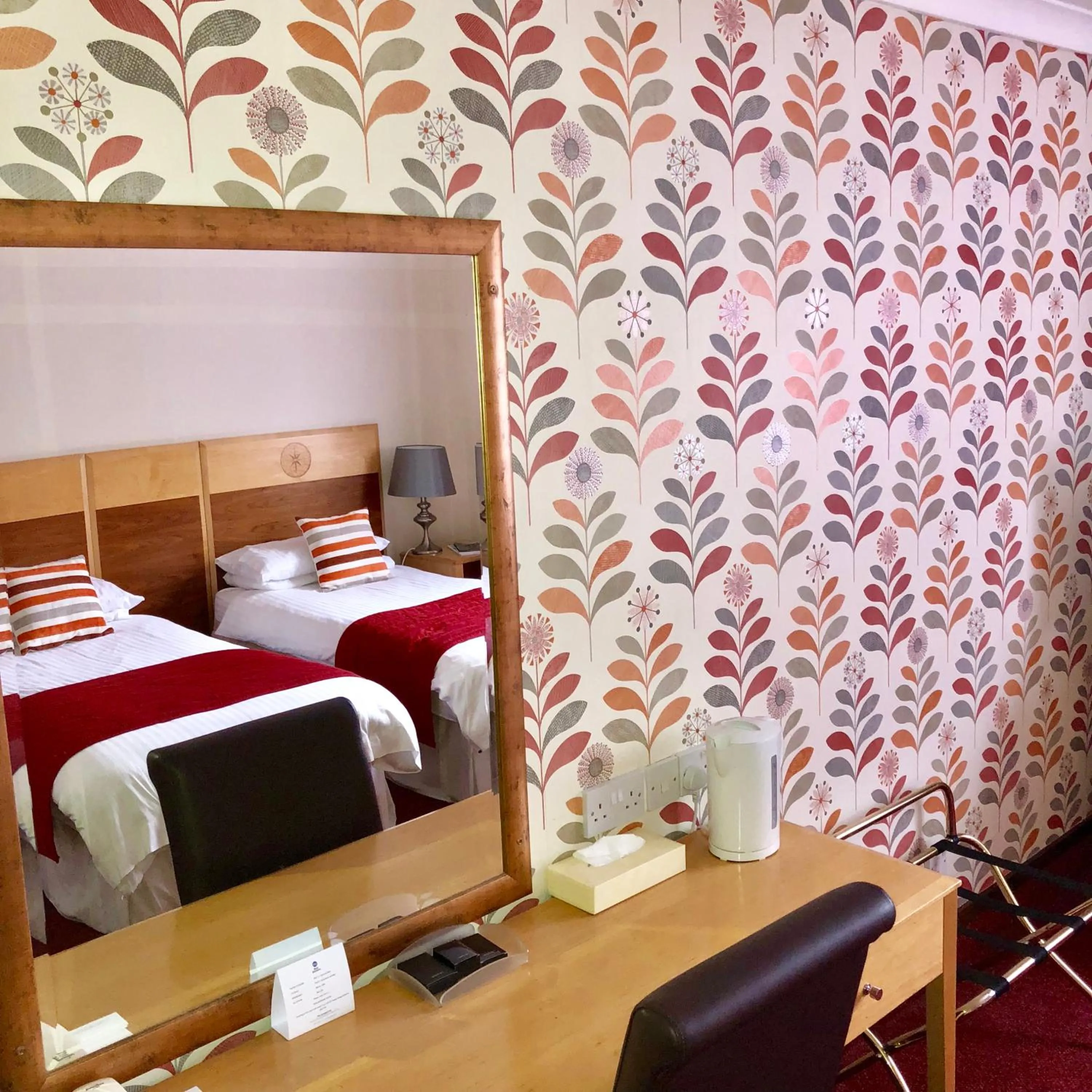 Bed in Best Western Compass Inn