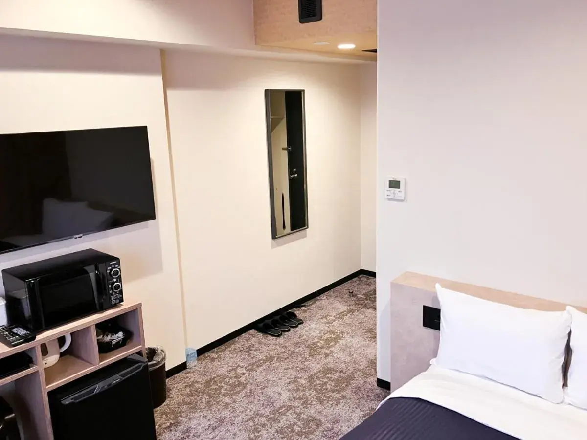 Photo of the whole room, Bed in HOTEL LiVEMAX BUDGET Kagoshima Photo of the whole room, Bed in HOTEL LiVEMAX BUDGET Kagoshima