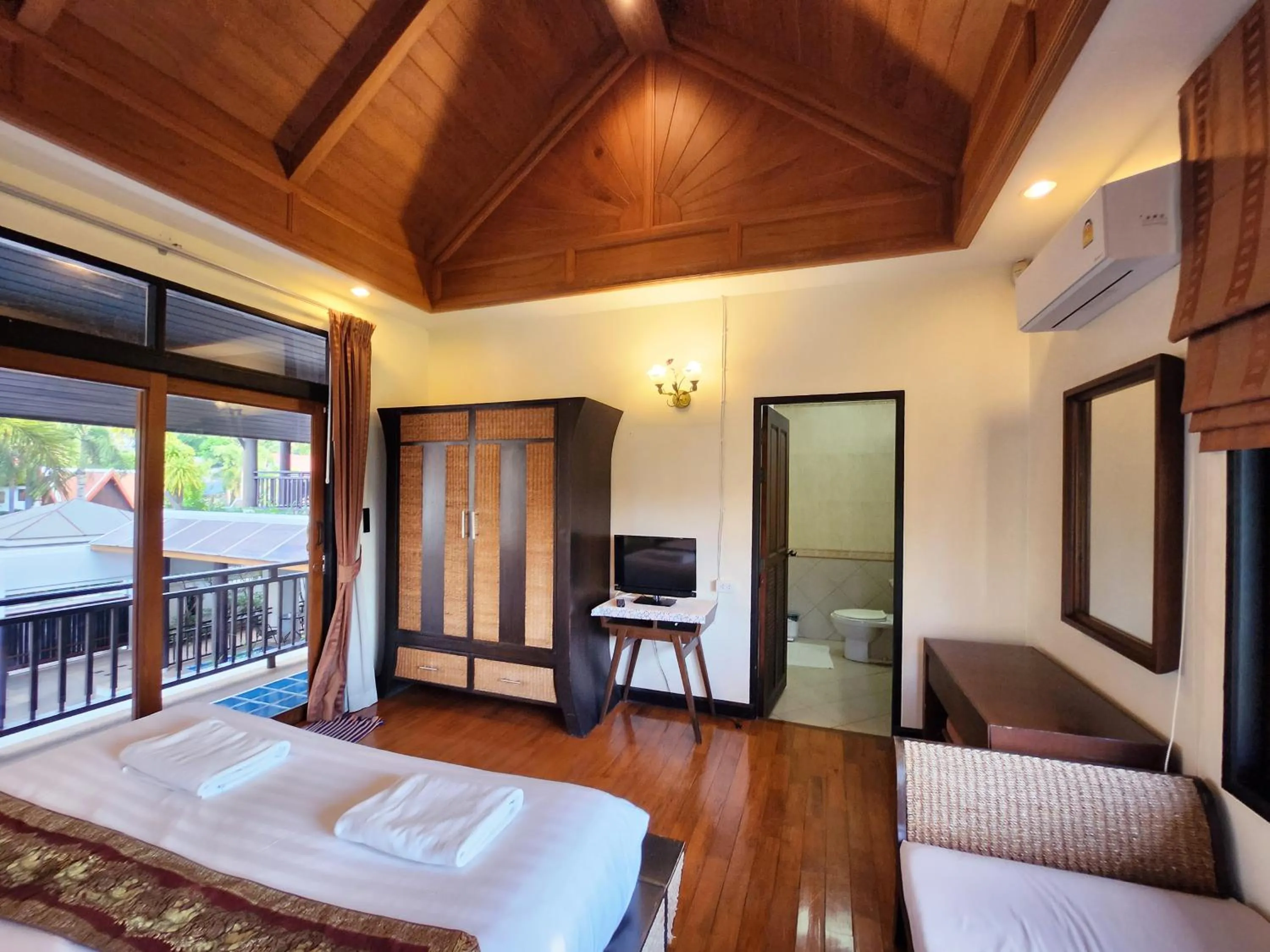 Bedroom, Bed in ปุณณภา พูล วิลล่า พัทยา Punnapha Pool Villa Pattaya