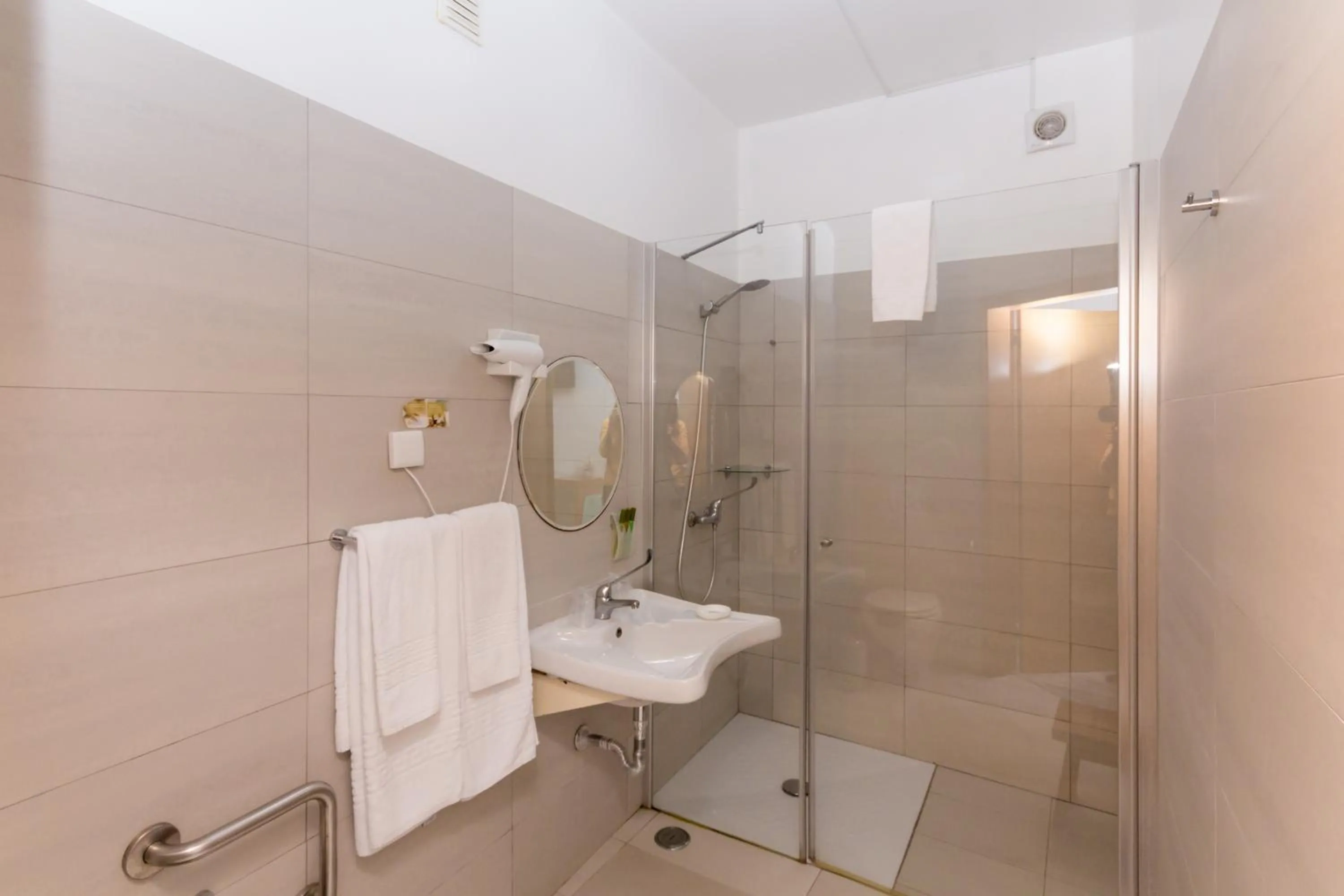 Shower in Mareta View - Boutique Bed & Breakfast