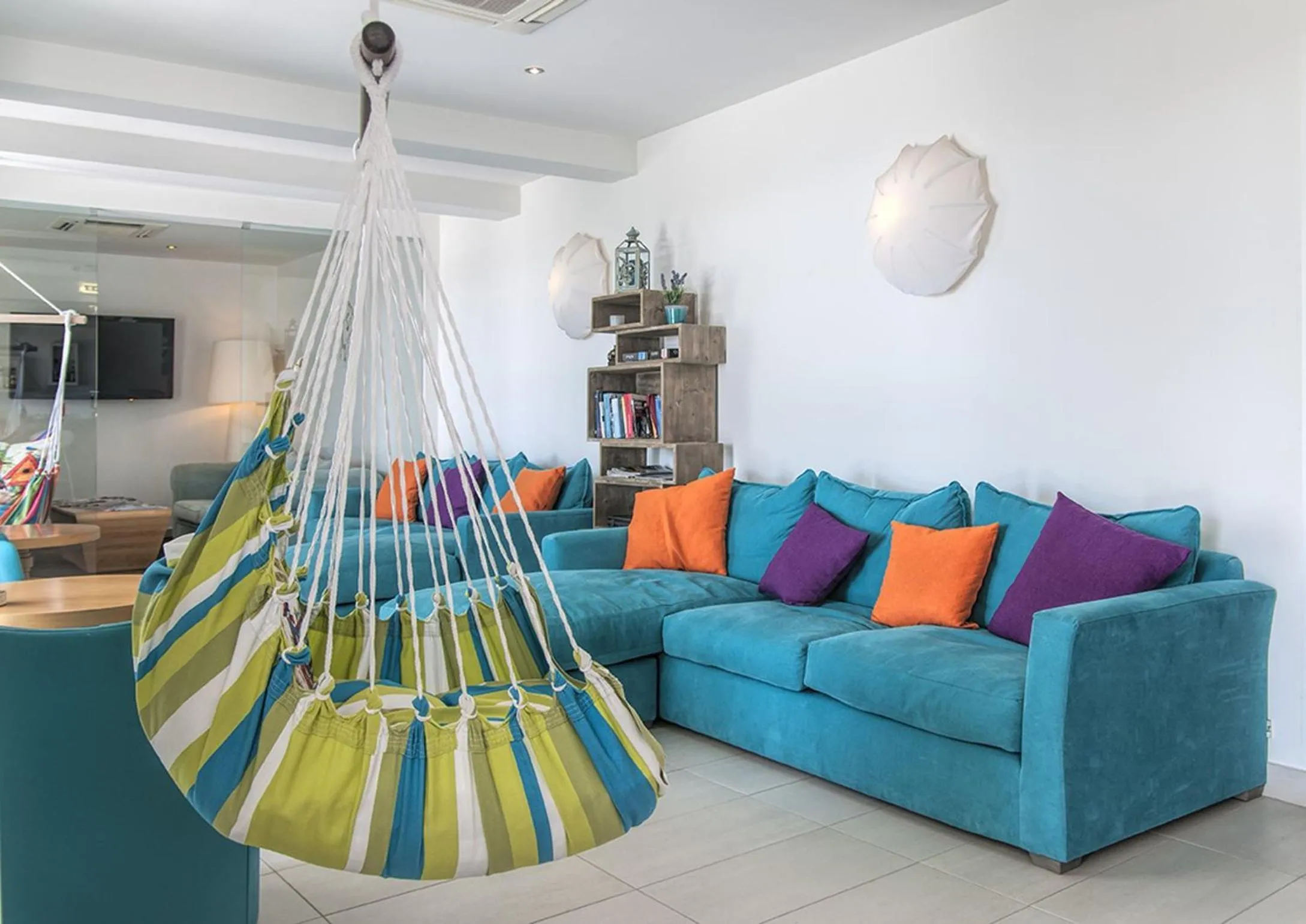 Communal lounge/ TV room in Mareta View - Boutique Bed & Breakfast