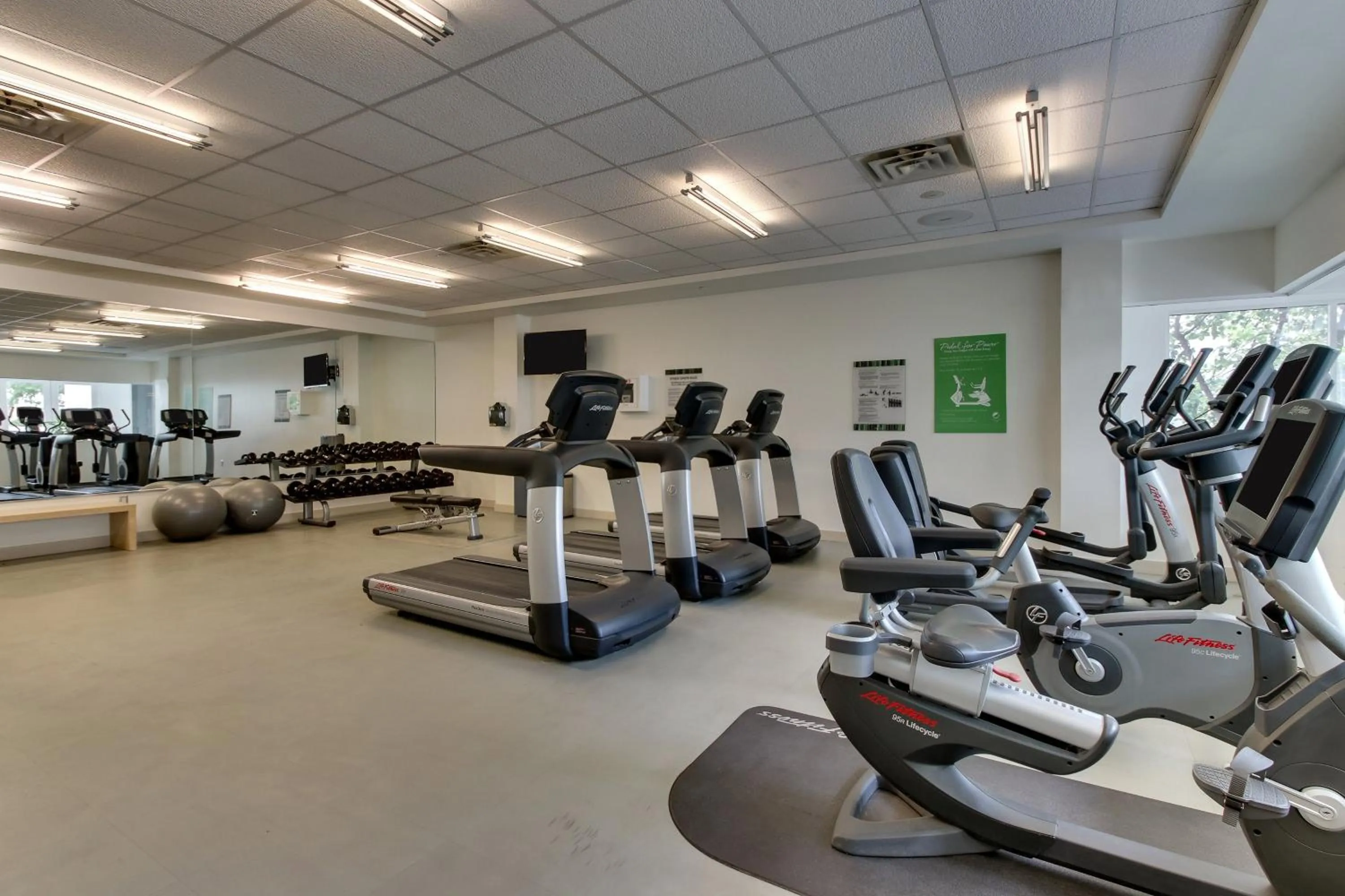 Fitness centre/facilities in Element Ewing Princeton