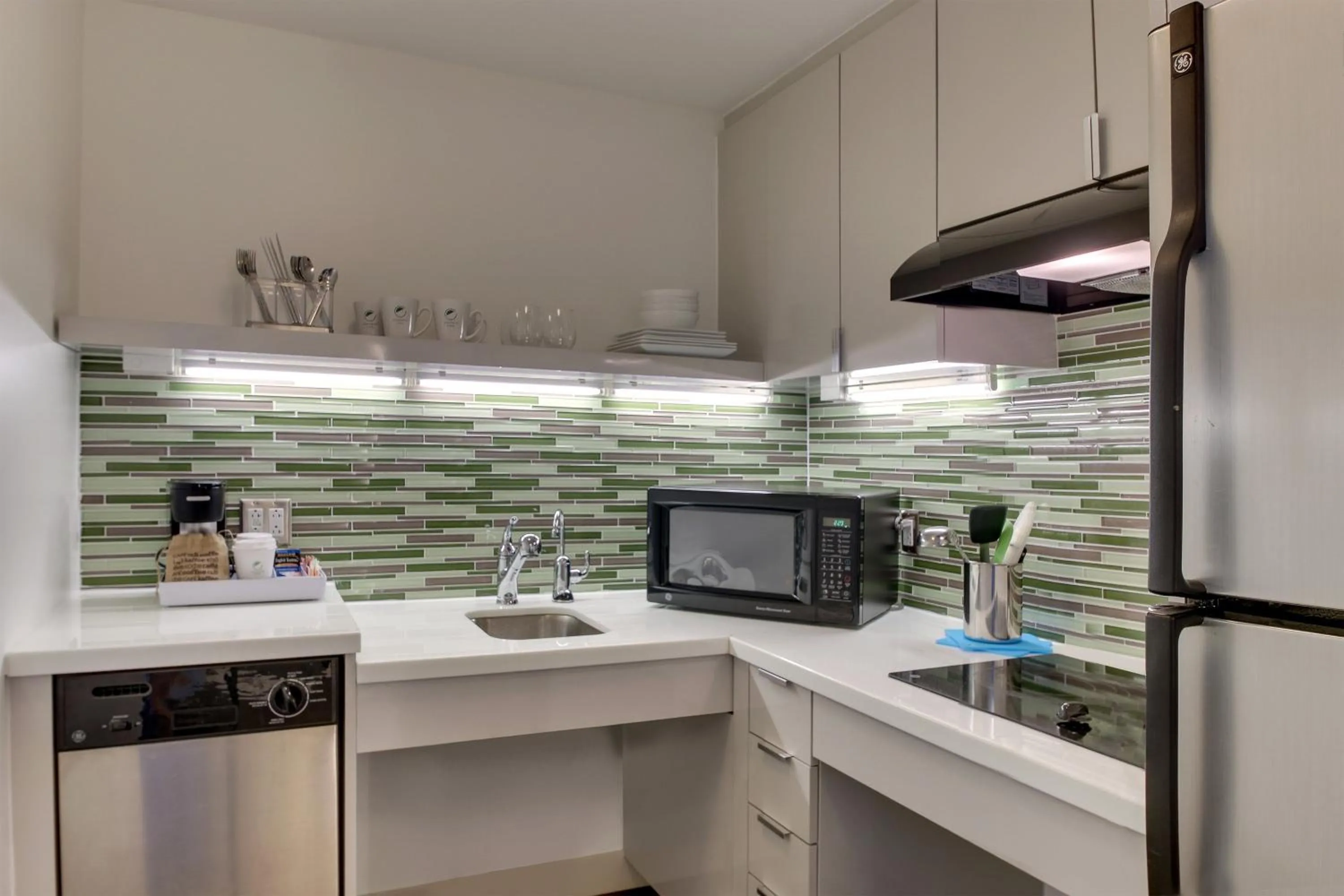 Photo of the whole room in Element Ewing Princeton