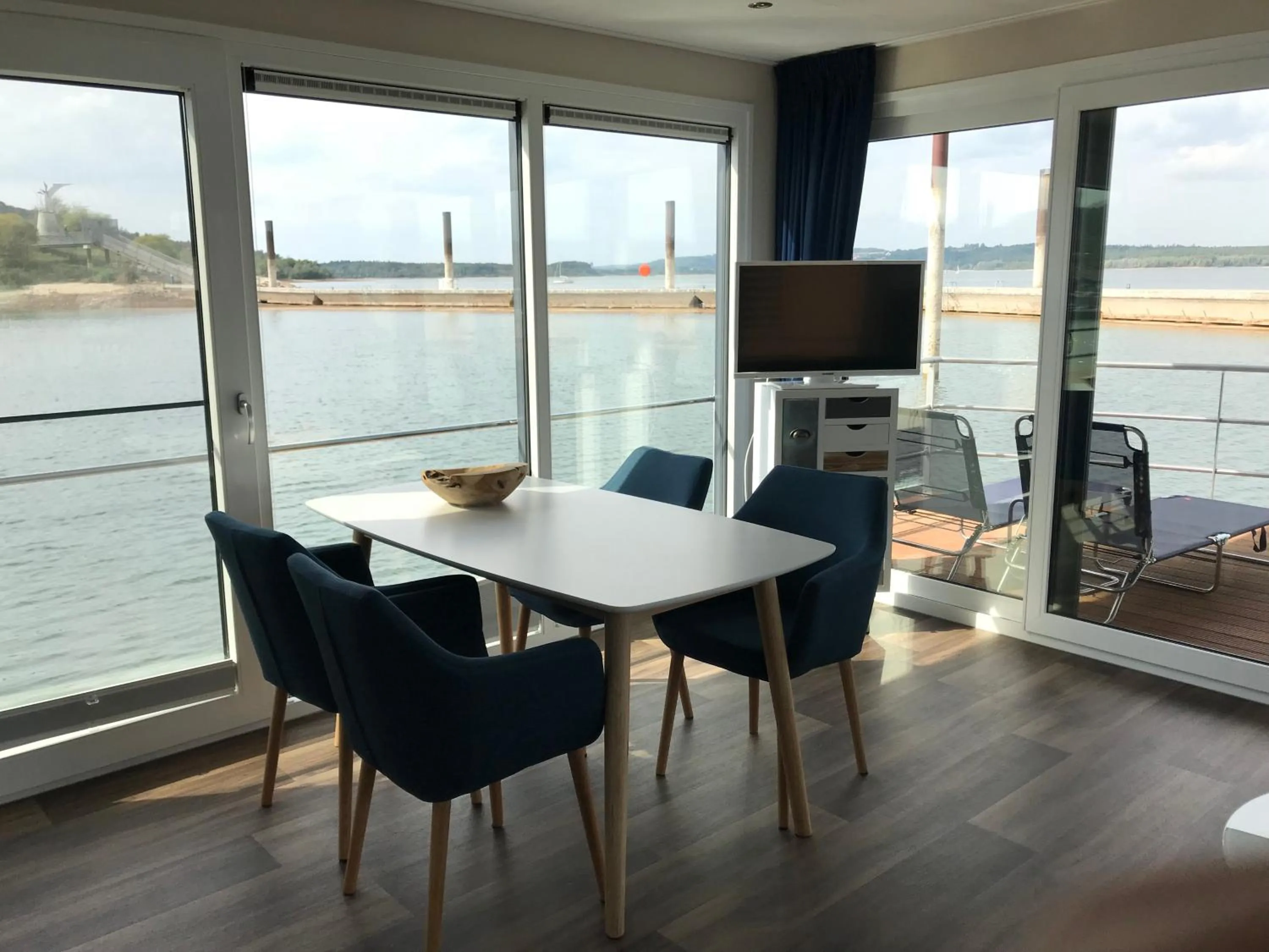 Photo of the whole room in Floating Village Brombachsee