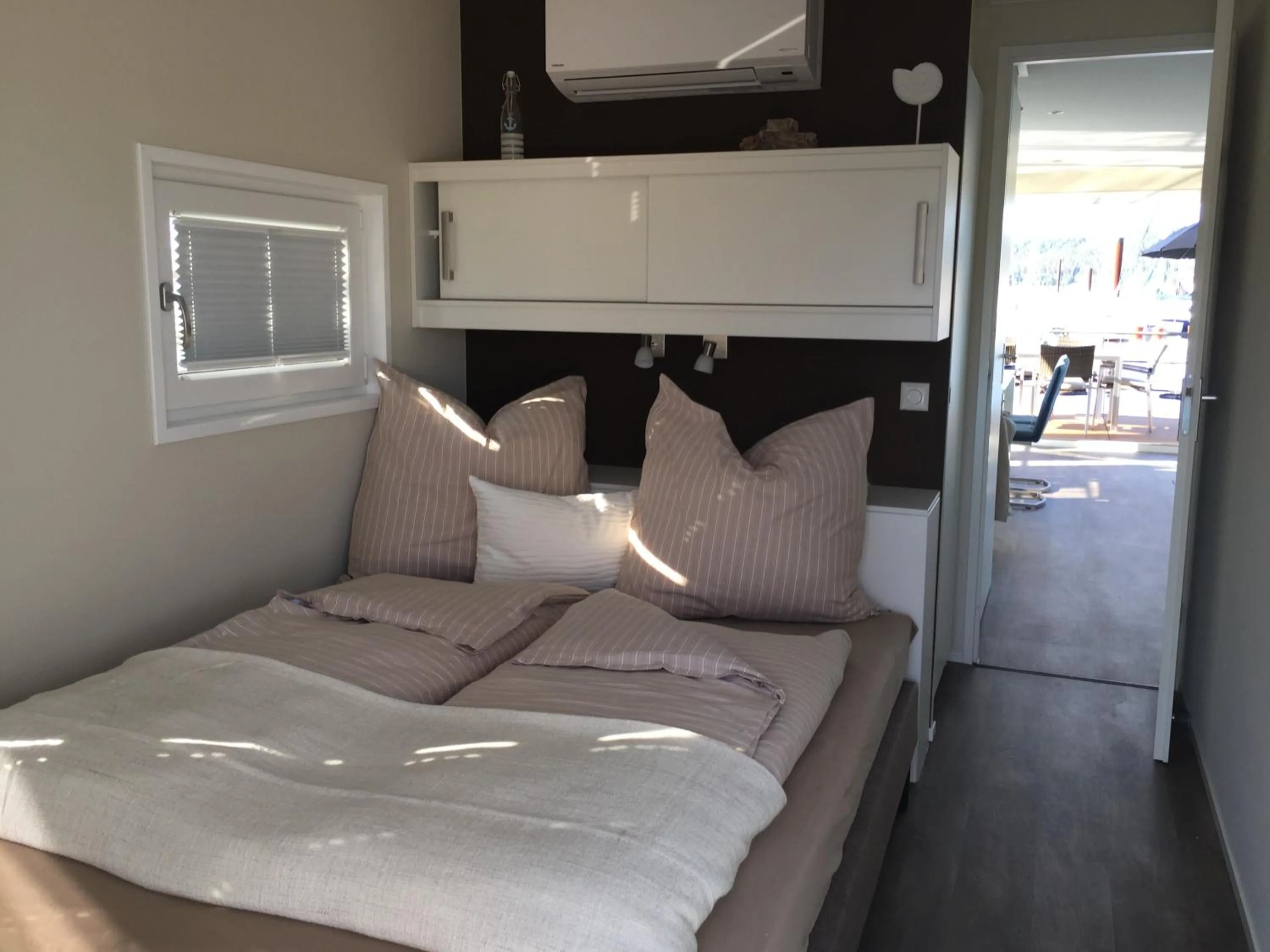 Photo of the whole room, Bed in Floating Village Brombachsee