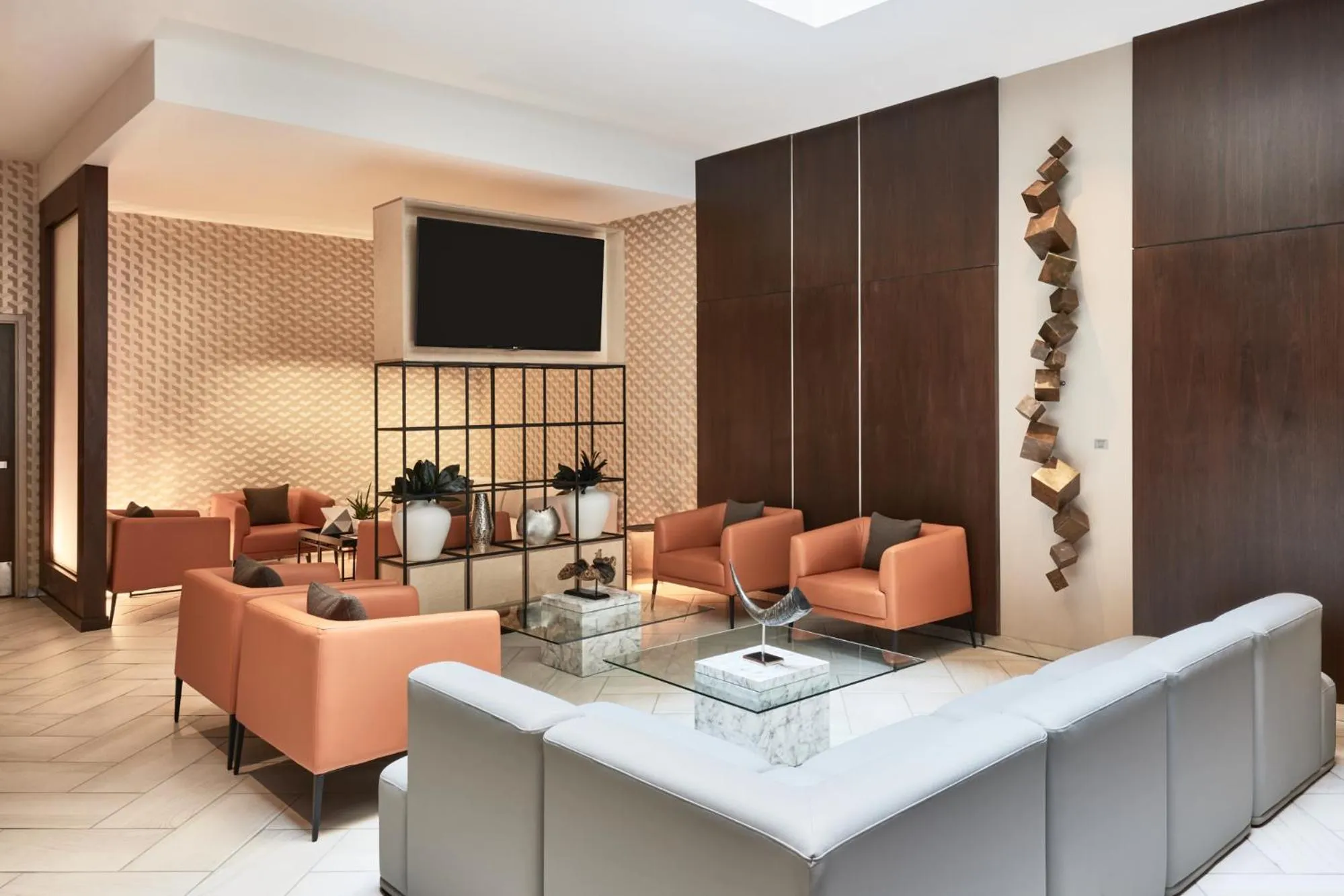 Lounge or bar in AC Hotel by Marriott New Orleans French Quarter