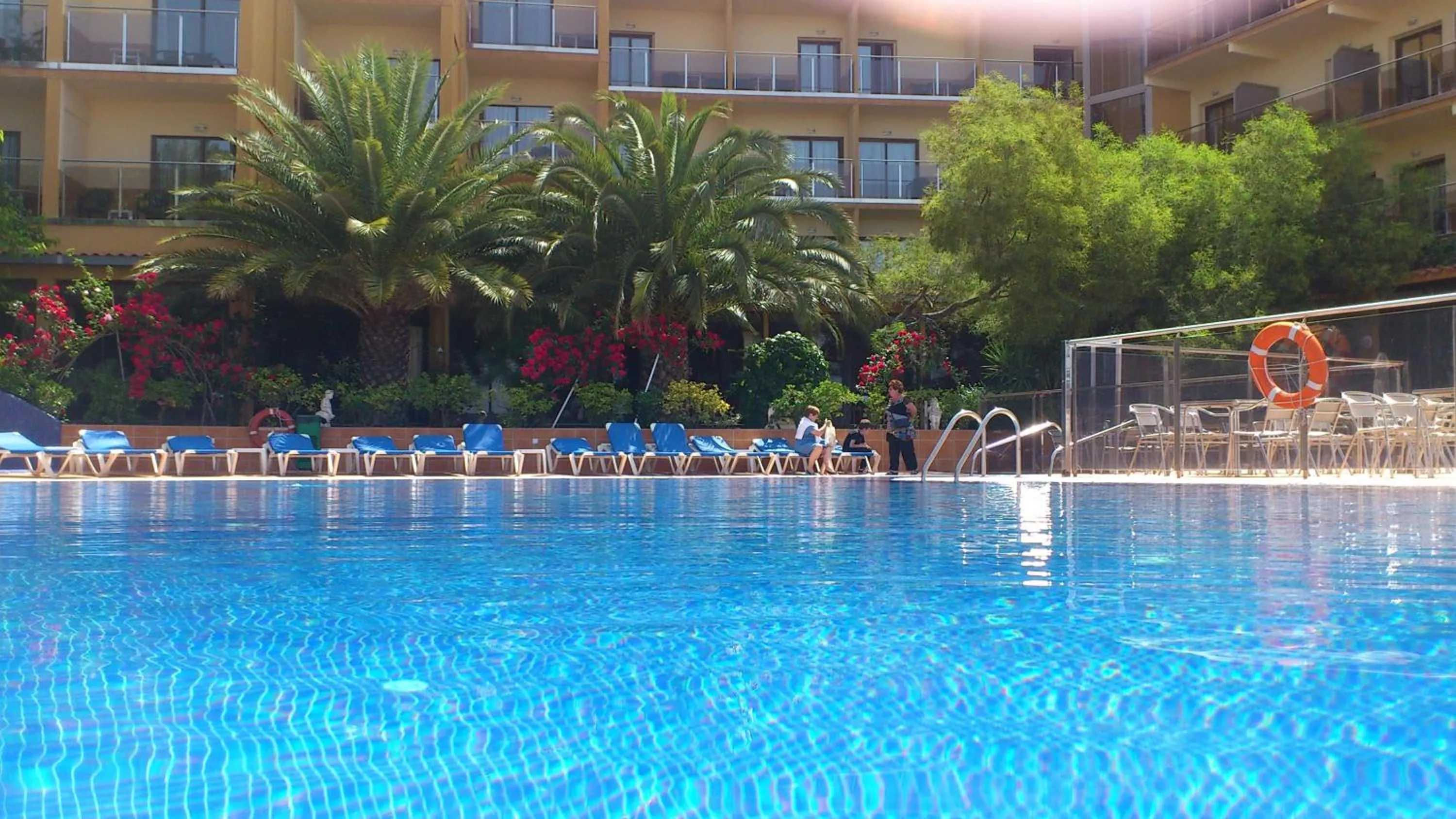 Swimming pool in Hotel Univers