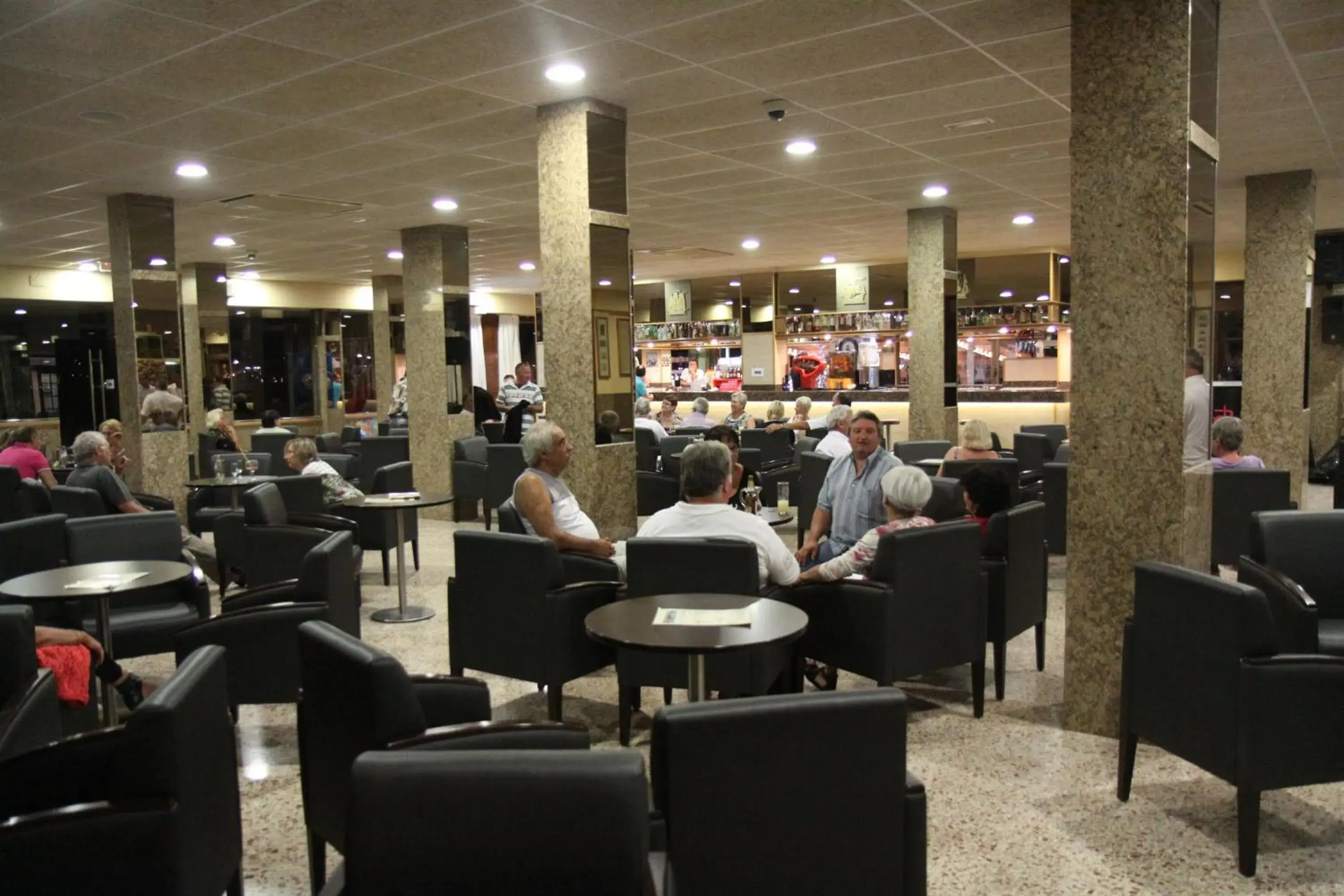 Lounge or bar in Hotel Univers Lounge or bar in Hotel Univers