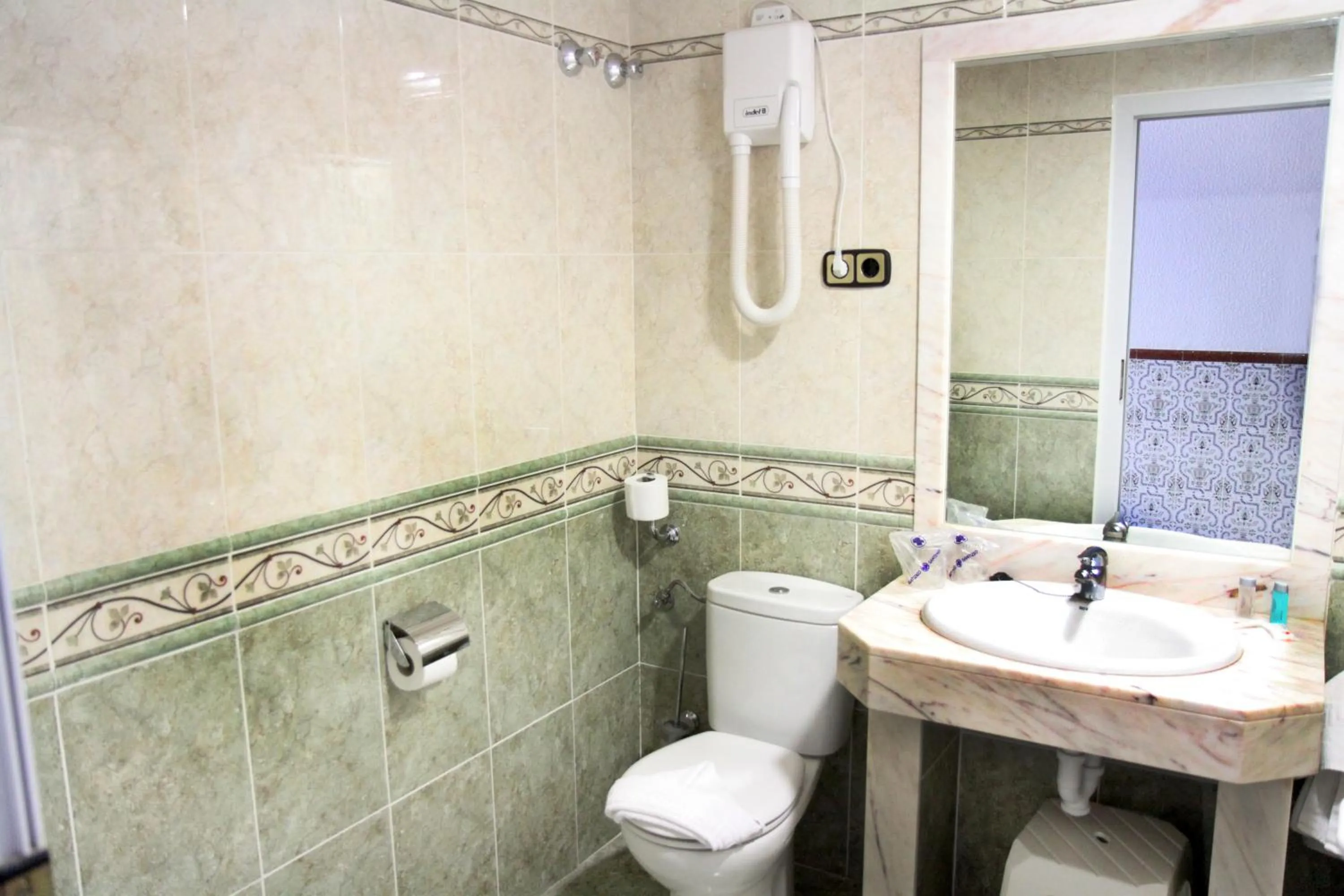 Bathroom in Hotel Univers