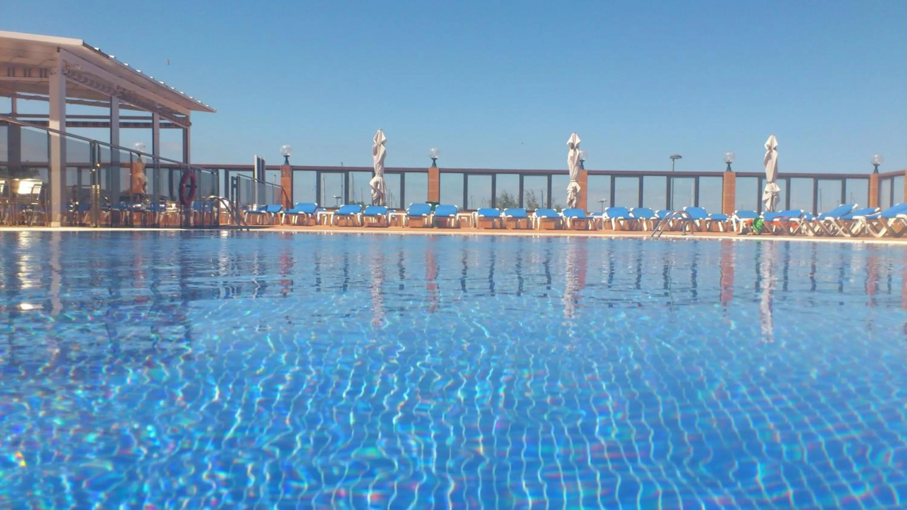 Swimming pool in Hotel Univers