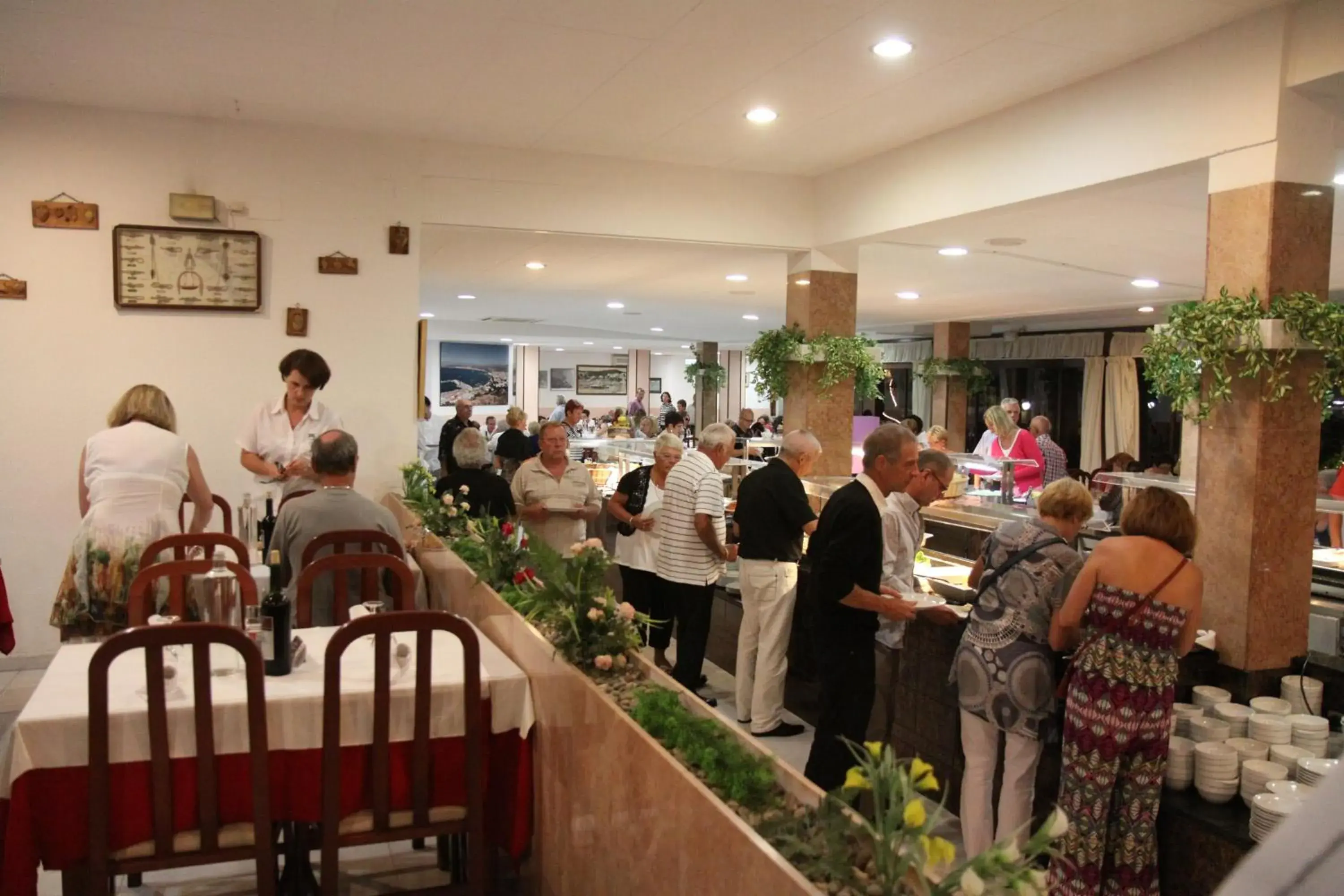 Restaurant/places to eat in Hotel Univers Restaurant/places to eat in Hotel Univers