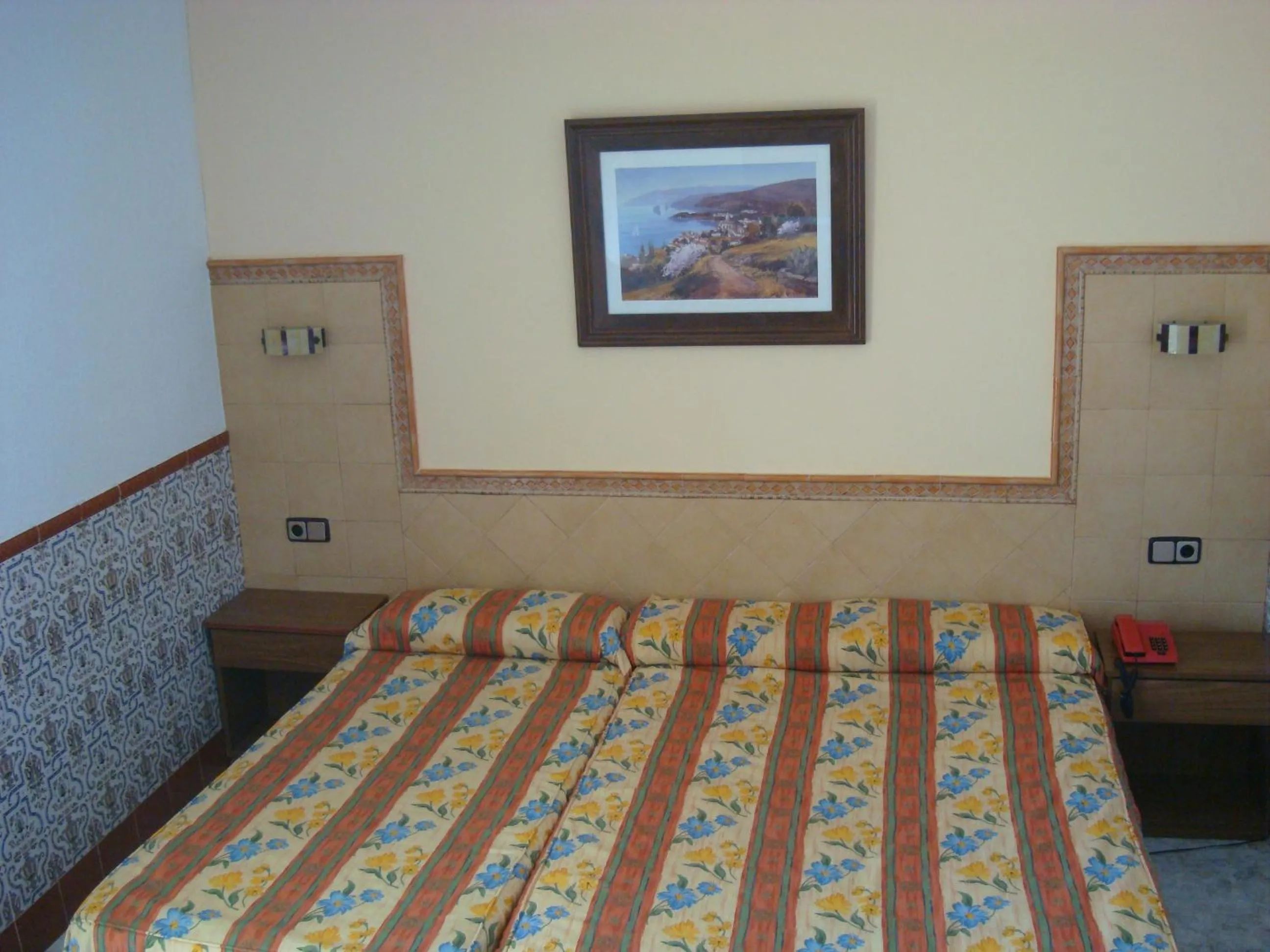 Photo of the whole room, Bed in Hotel Univers