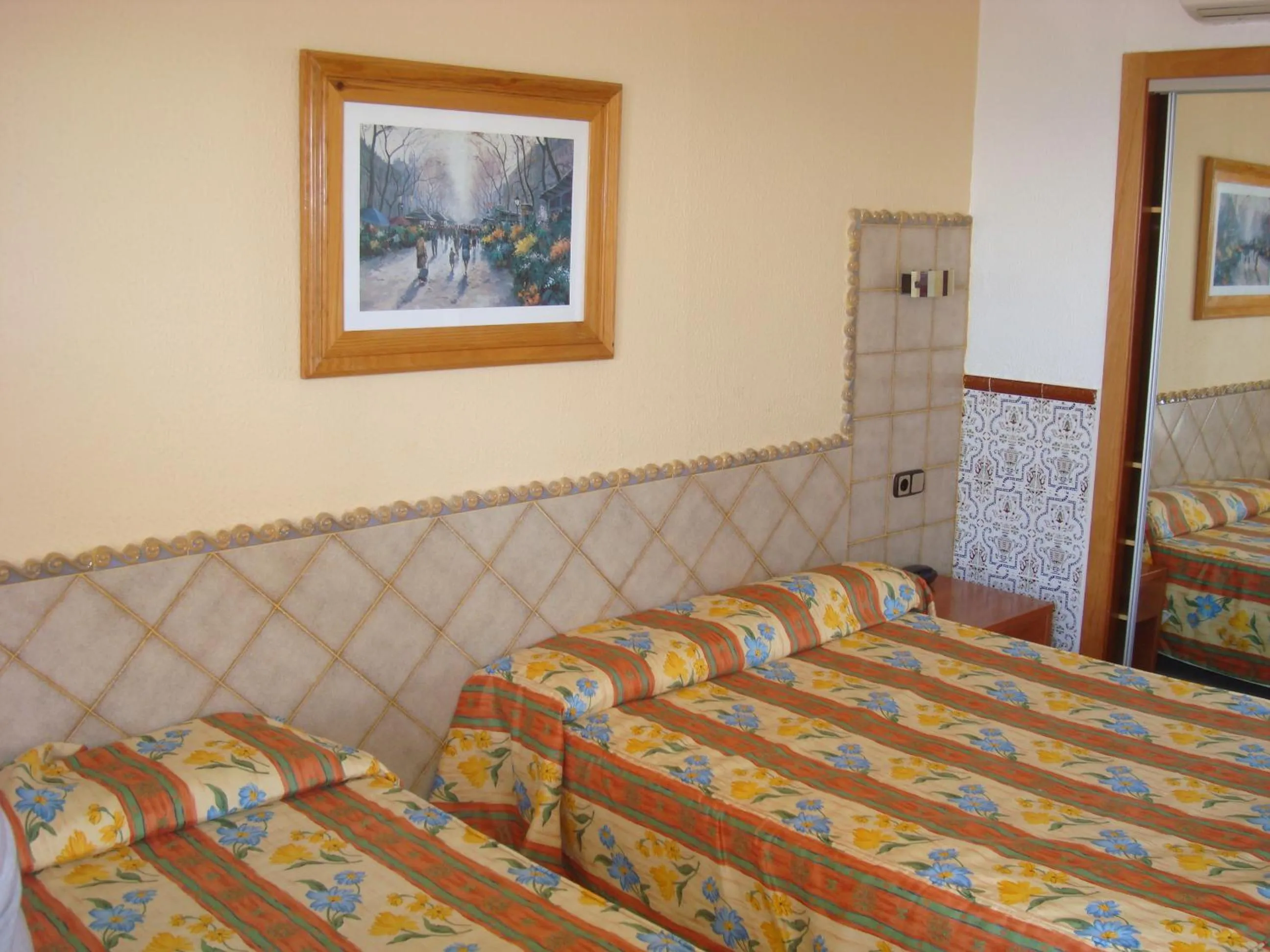 Photo of the whole room, Bed in Hotel Univers