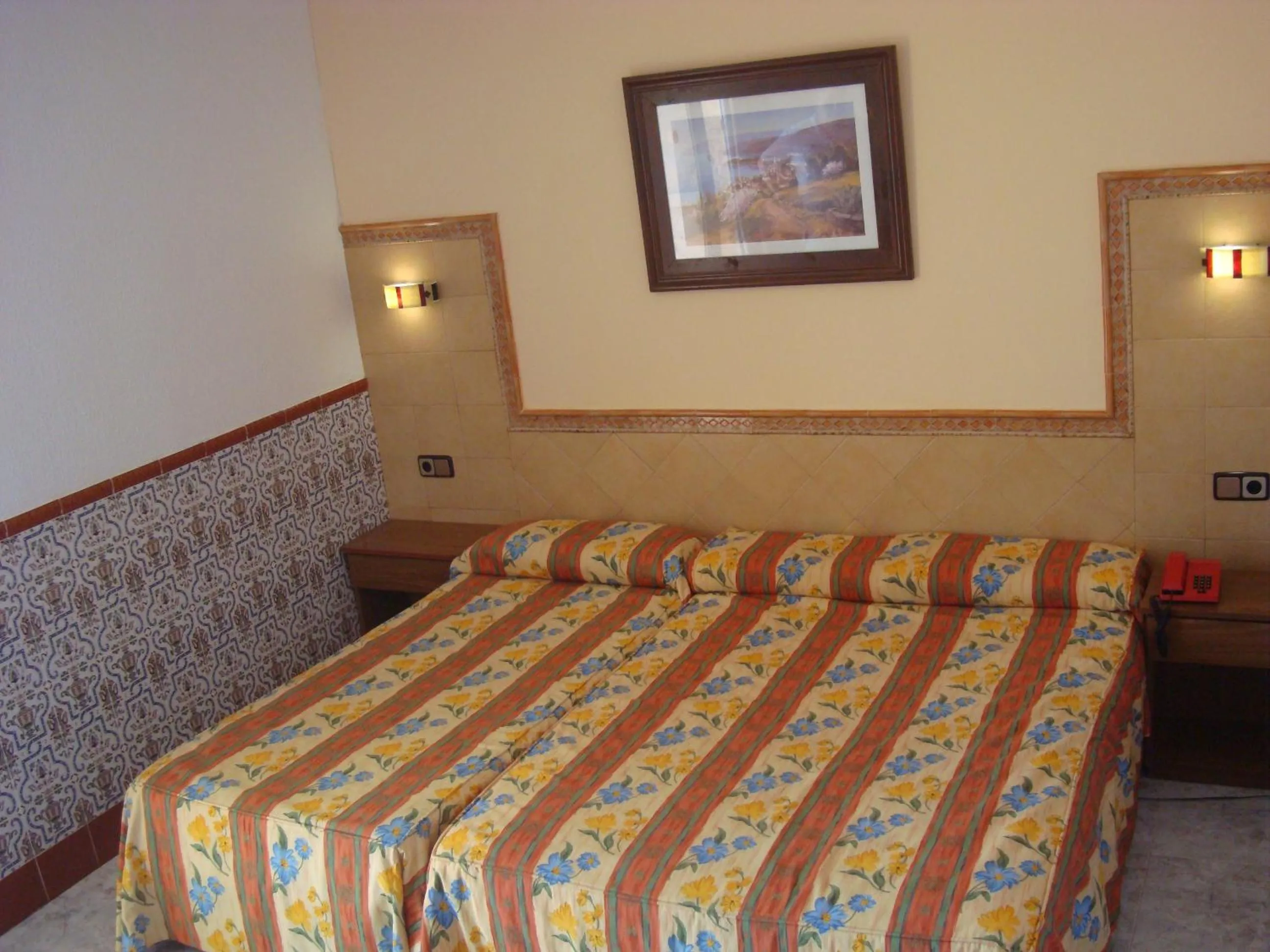 Photo of the whole room, Bed in Hotel Univers