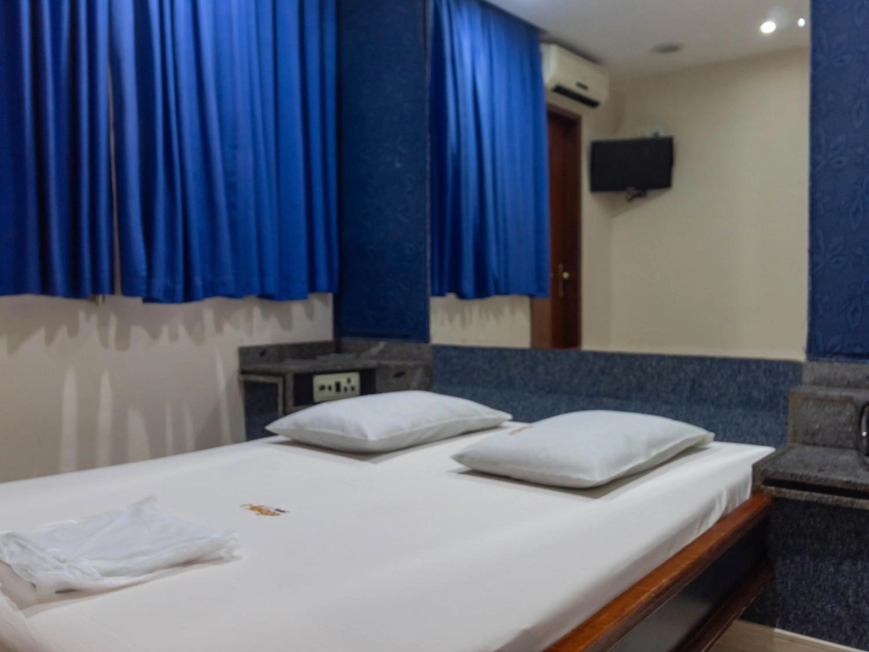 Photo of the whole room, Bed in Hotel Malaga (Adult Only)