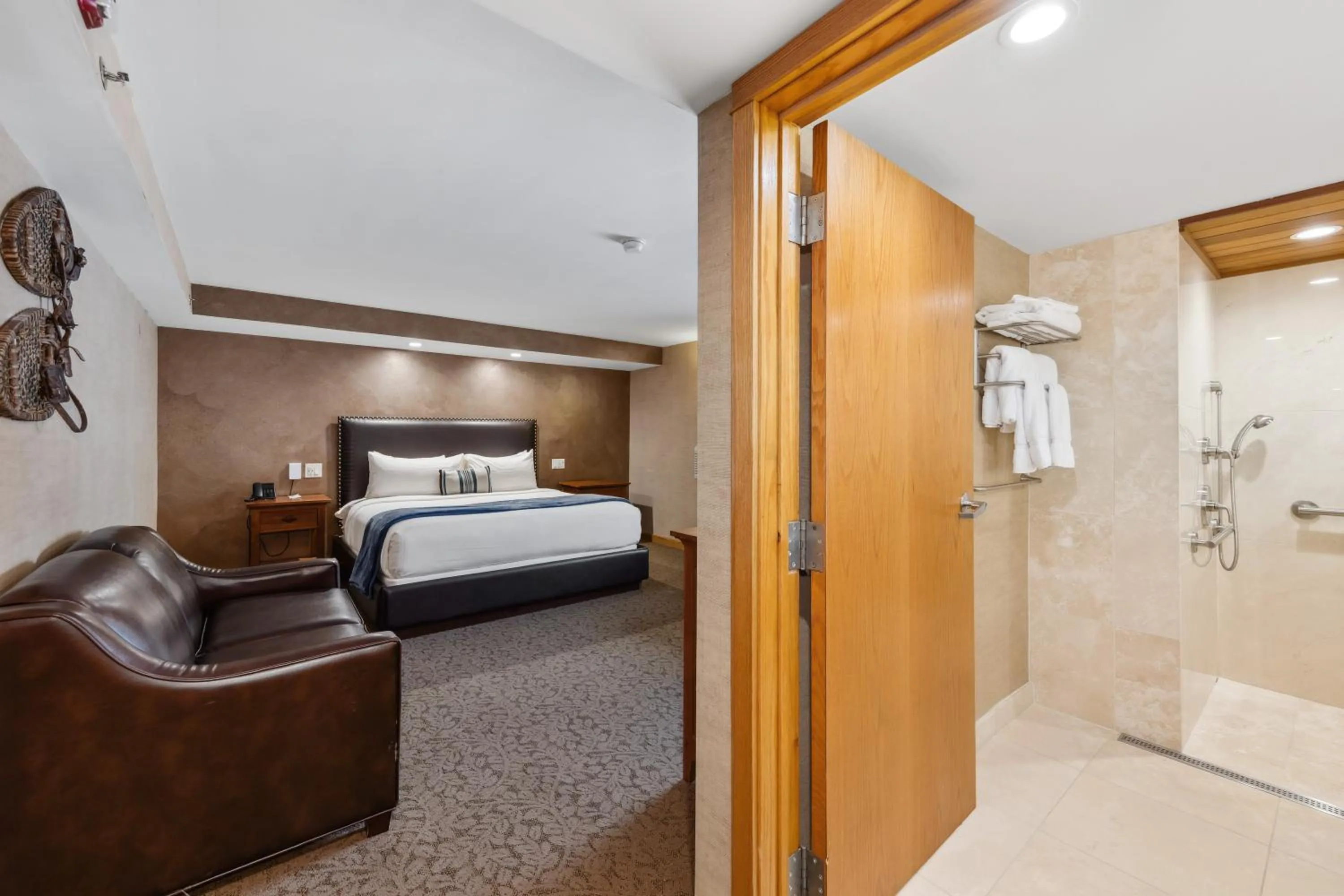 Bed in Golden Arrow Lakeside Resort