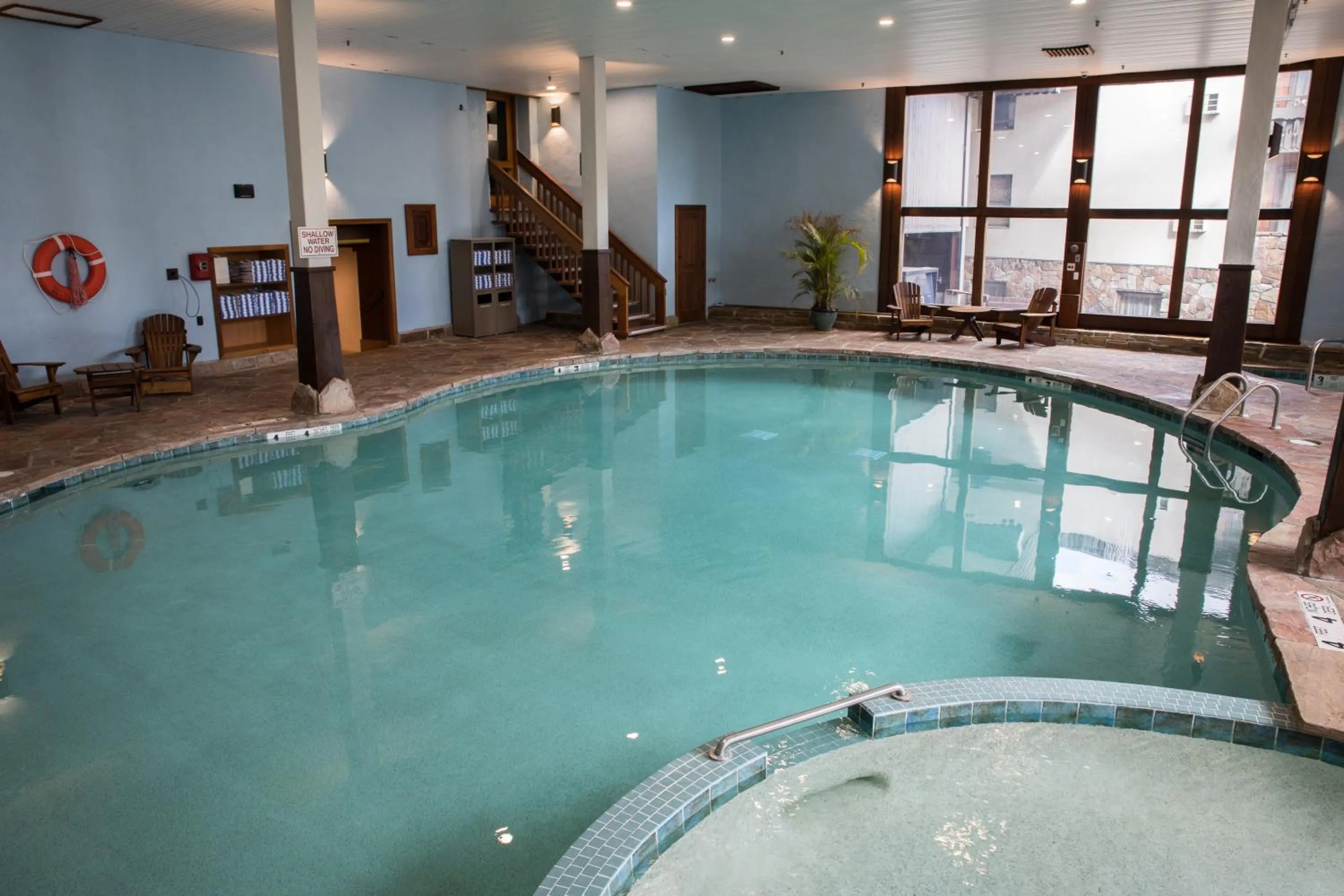 Pool view in Golden Arrow Lakeside Resort