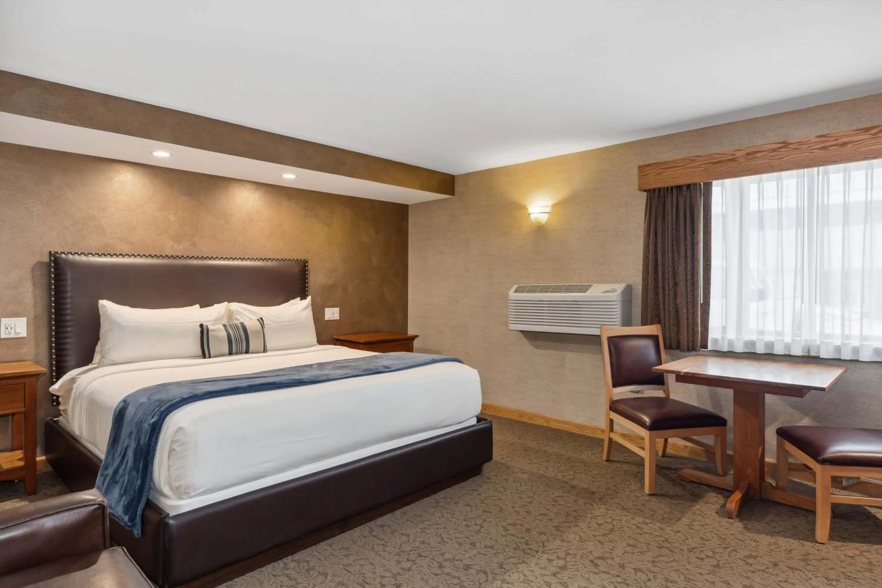 Seating area in Golden Arrow Lakeside Resort