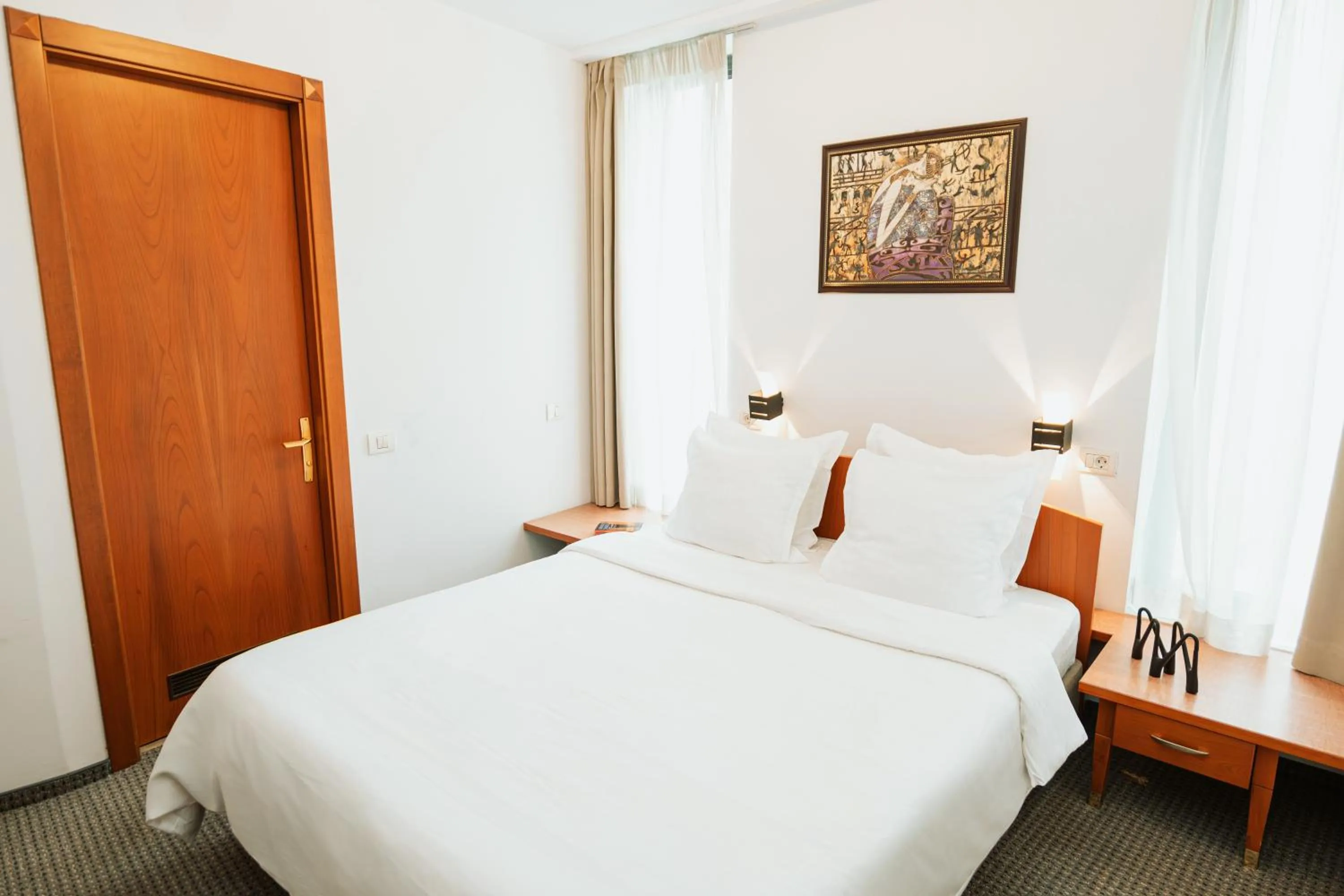 Bedroom, Bed in Hotel Duke Romana City Center