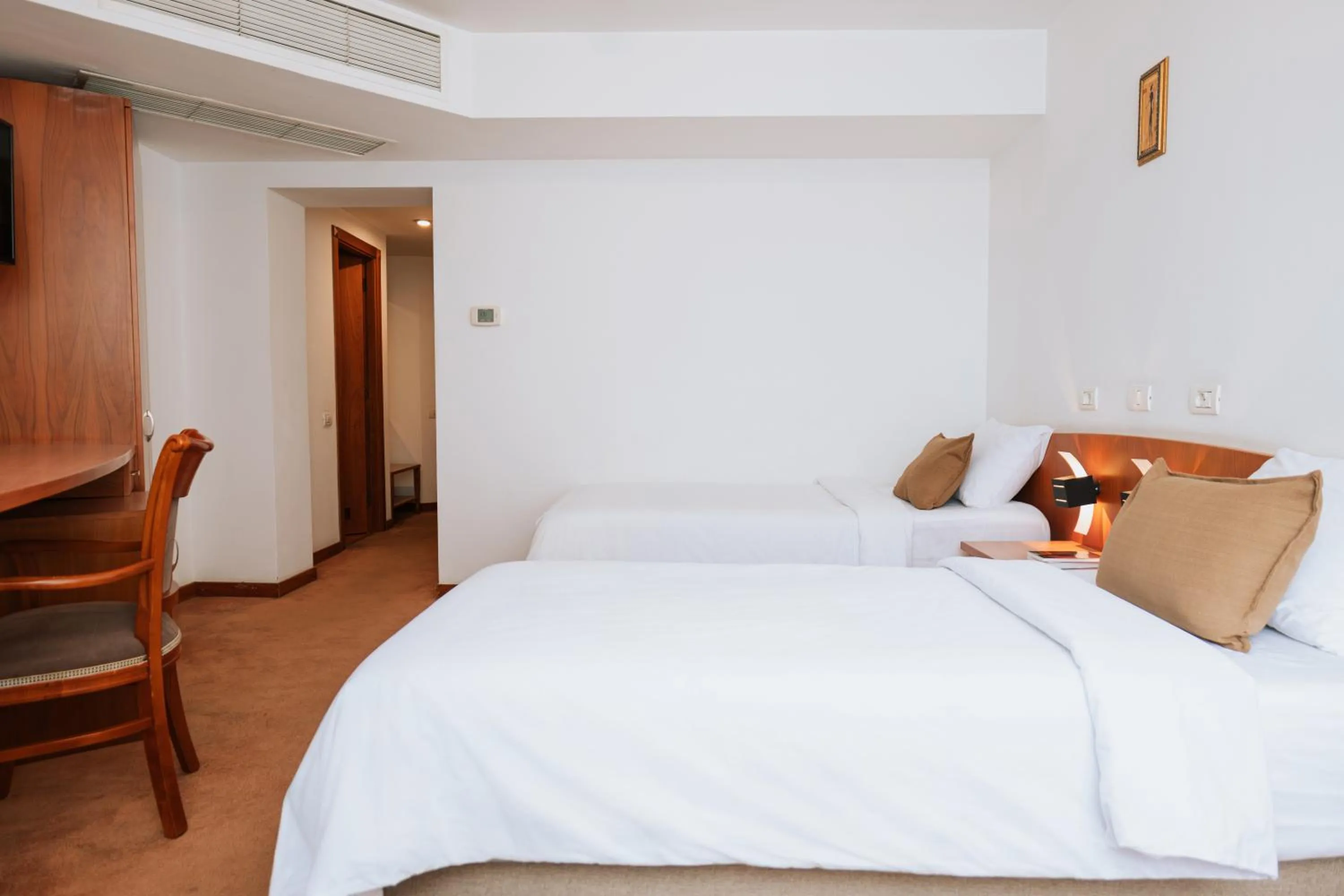 Bedroom, Bed in Hotel Duke Romana City Center