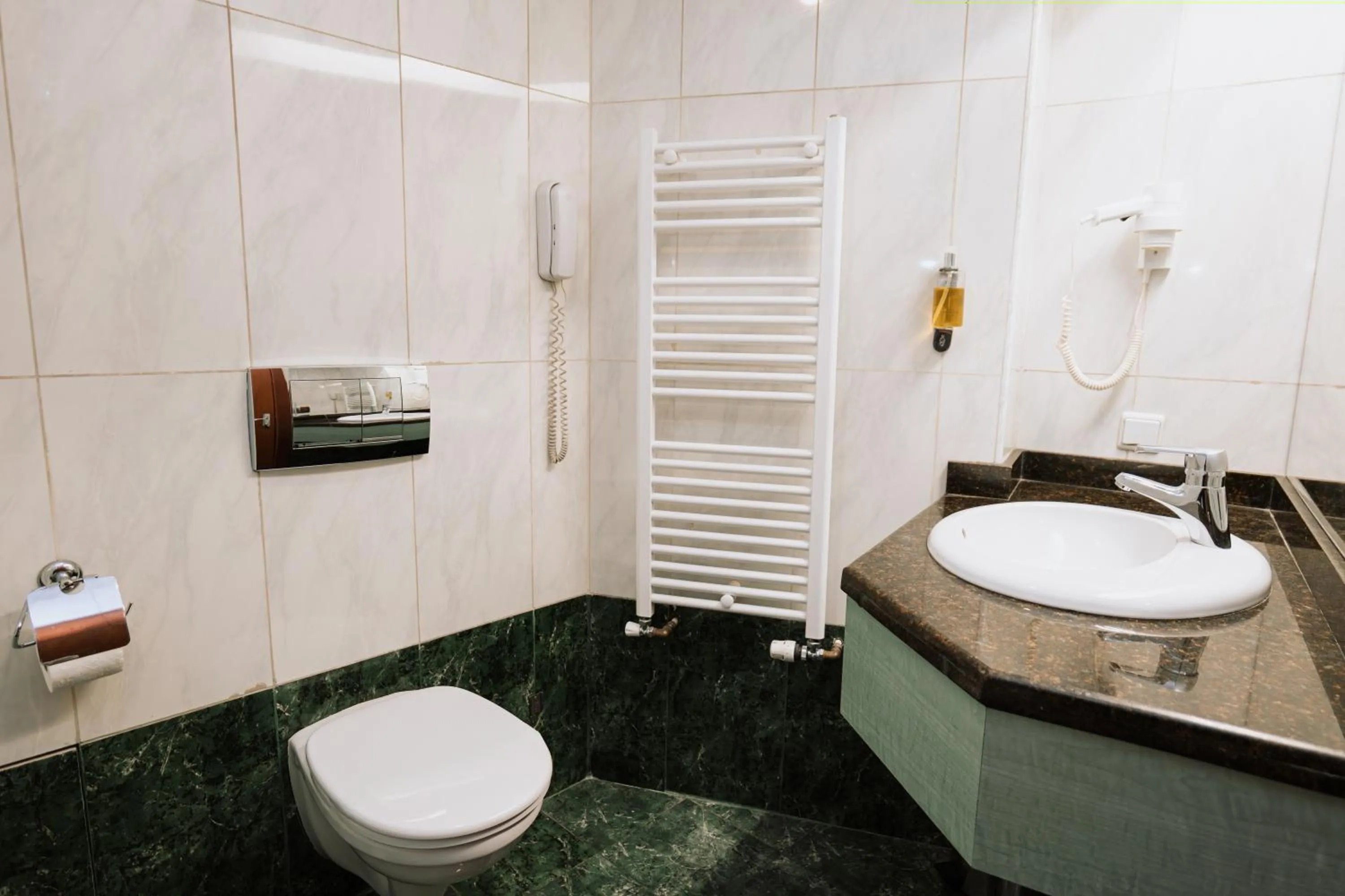 Bathroom in Hotel Duke Romana City Center