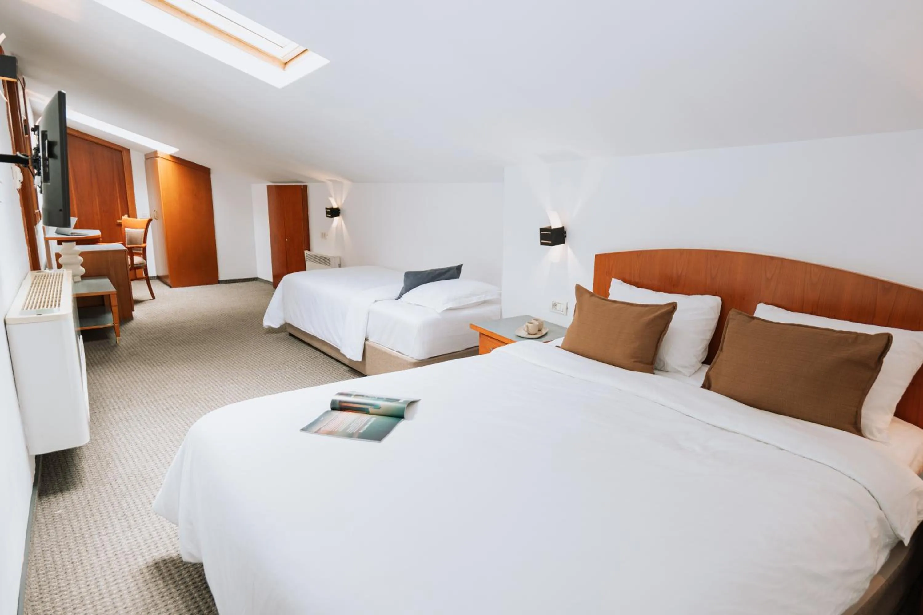 Bedroom, Bed in Hotel Duke Romana City Center