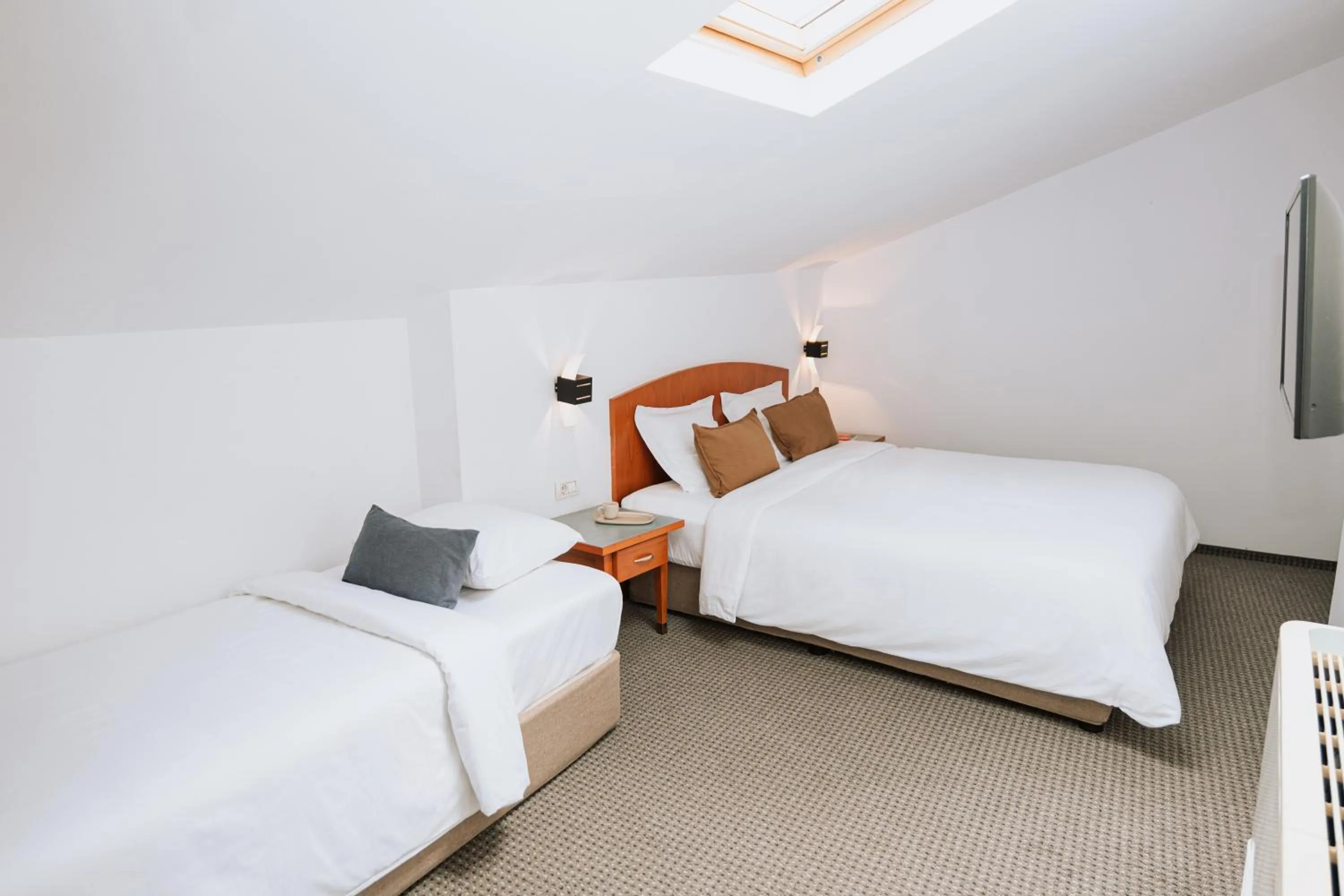 Bedroom, Bed in Hotel Duke Romana City Center