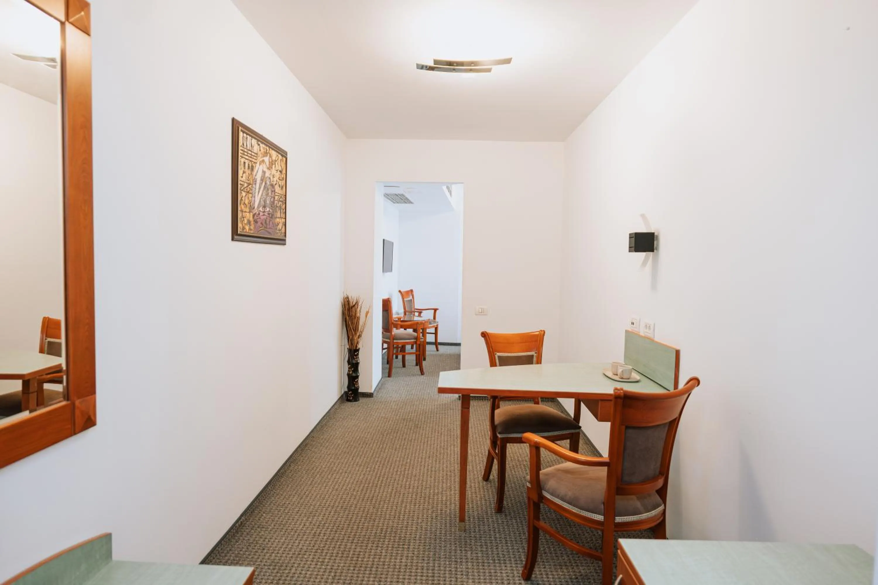 Seating area in Hotel Duke Romana City Center