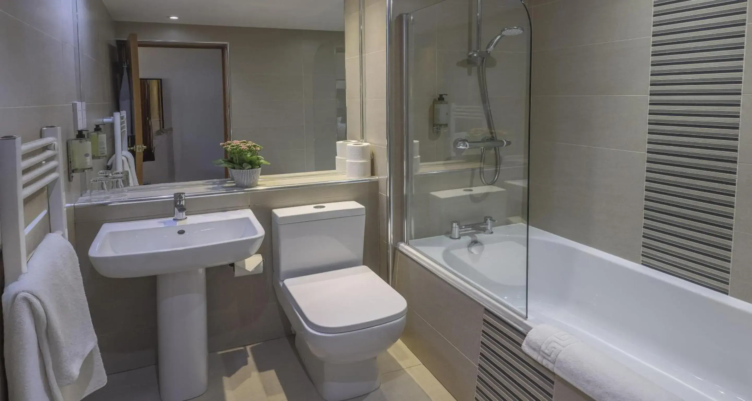 Bedroom in Best Western The Hilcroft Hotel West Lothian Bedroom in Best Western The Hilcroft Hotel West Lothian