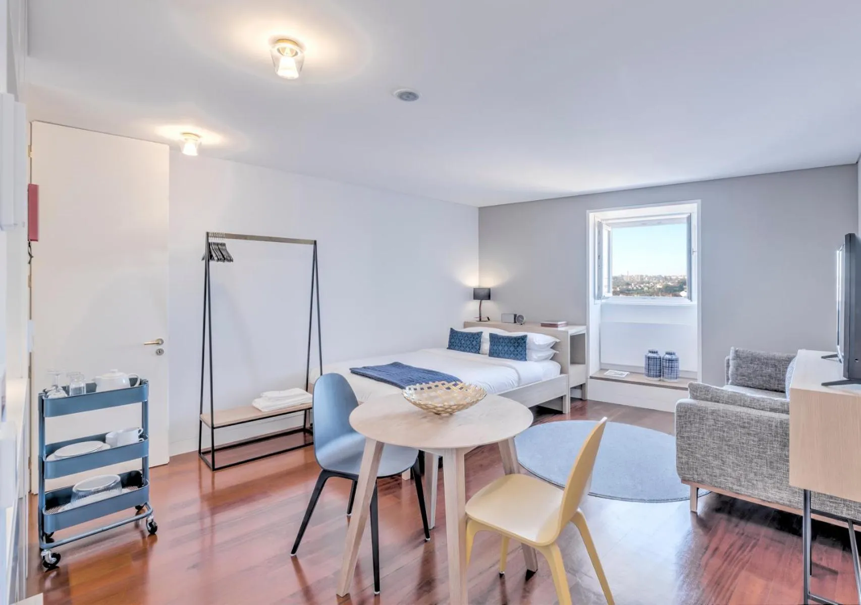 Photo of the whole room in Oporto Street das Aldas - River View