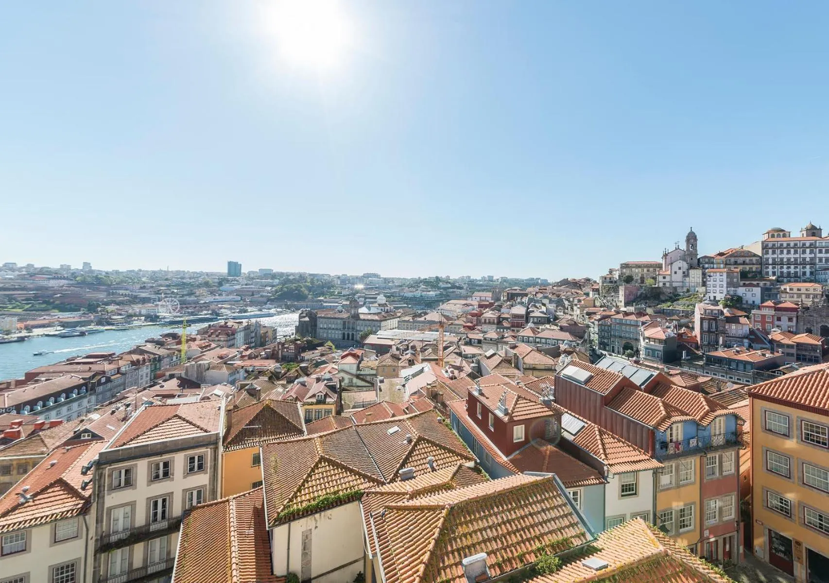 City view in Oporto Street das Aldas - River View