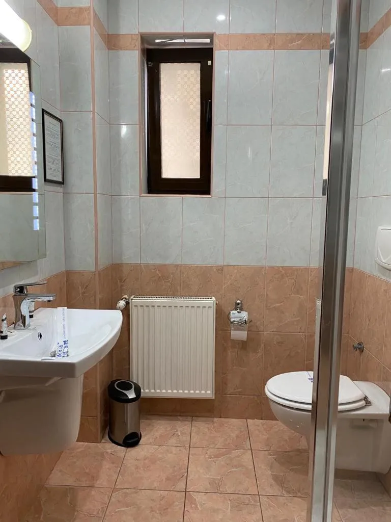 Bathroom in Samaa Hotel