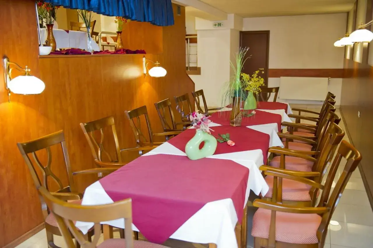 Restaurant/places to eat in Samaa Hotel Restaurant/places to eat in Samaa Hotel