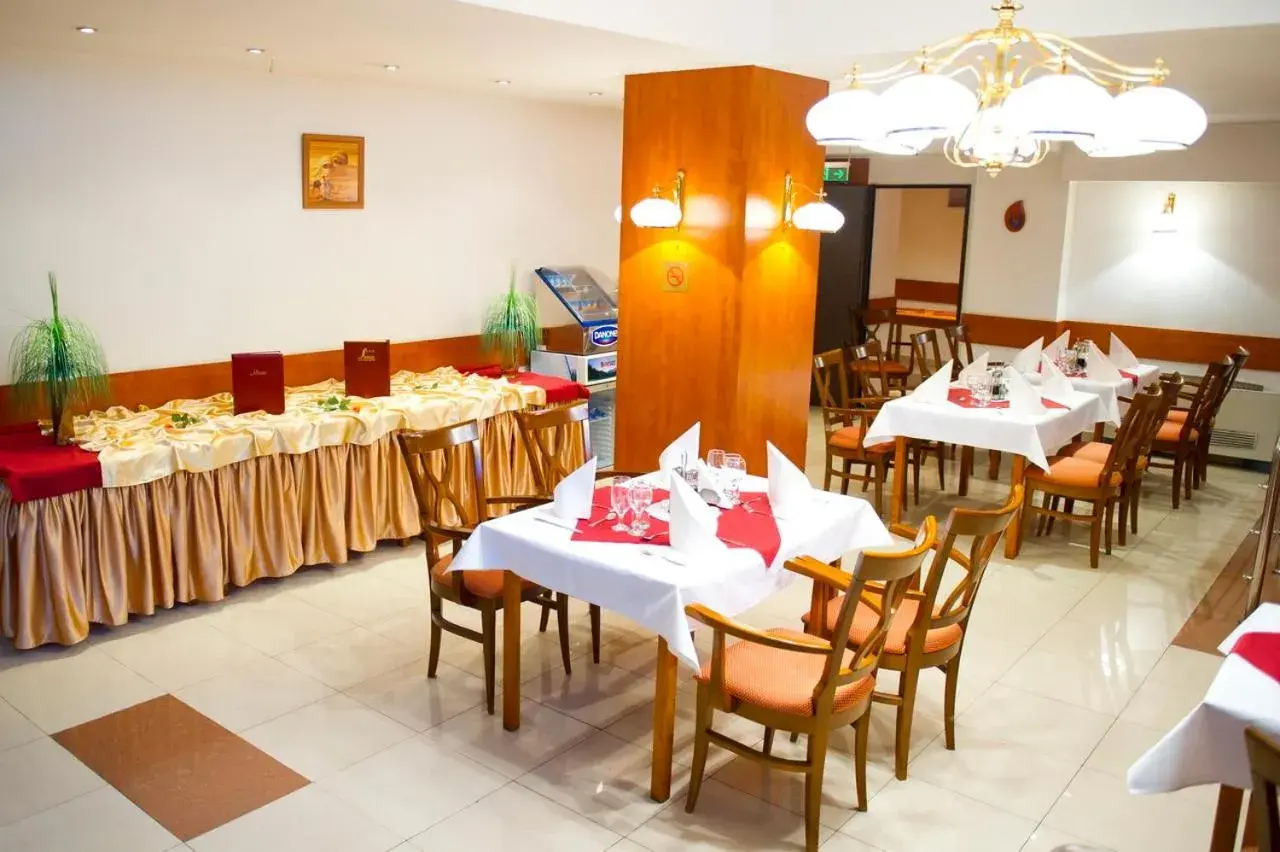 Restaurant/places to eat in Samaa Hotel Restaurant/places to eat in Samaa Hotel