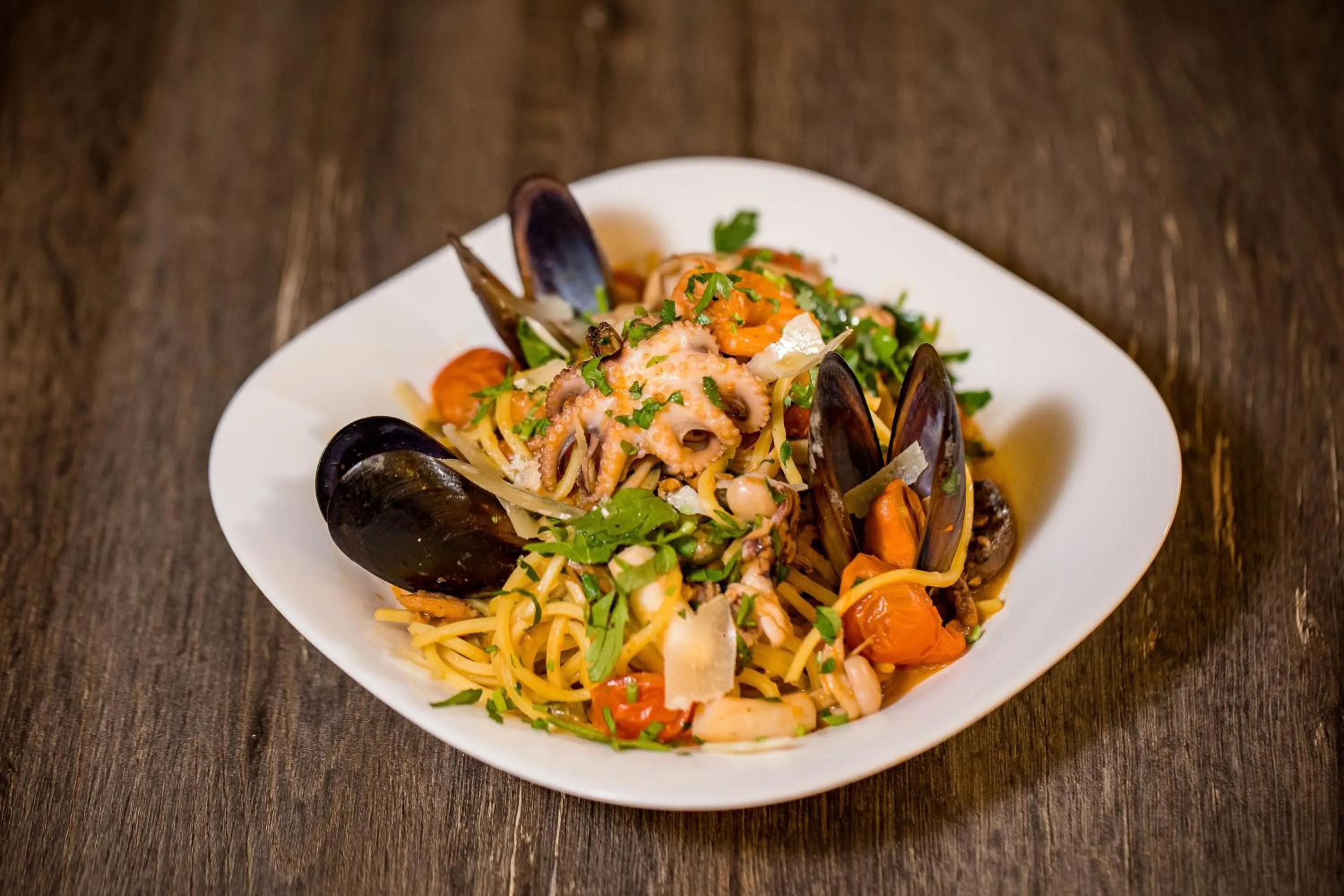 Restaurant/places to eat in Samaa Hotel