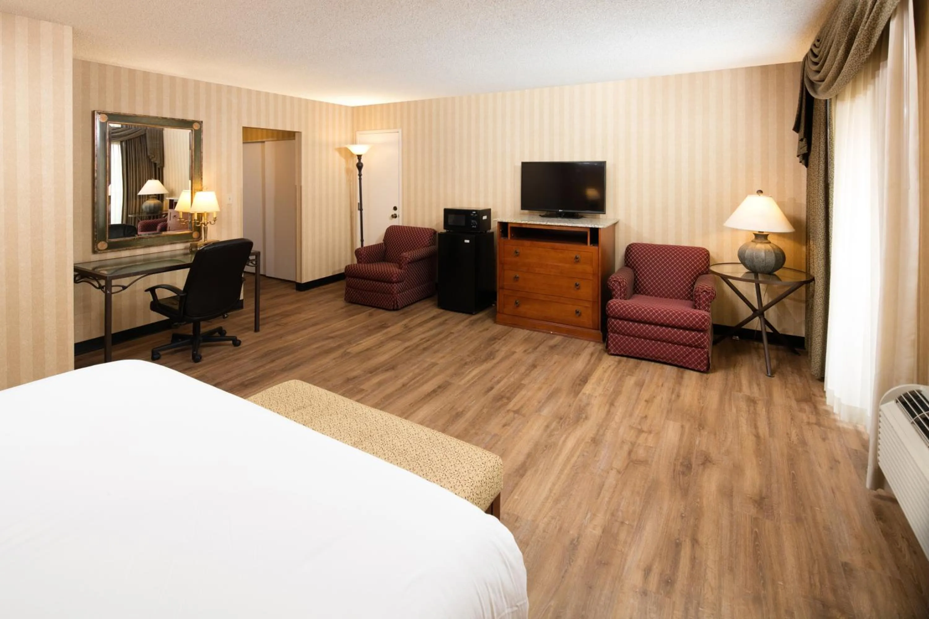 TV/Entertainment Center in Red Lion Hotel Twin Falls