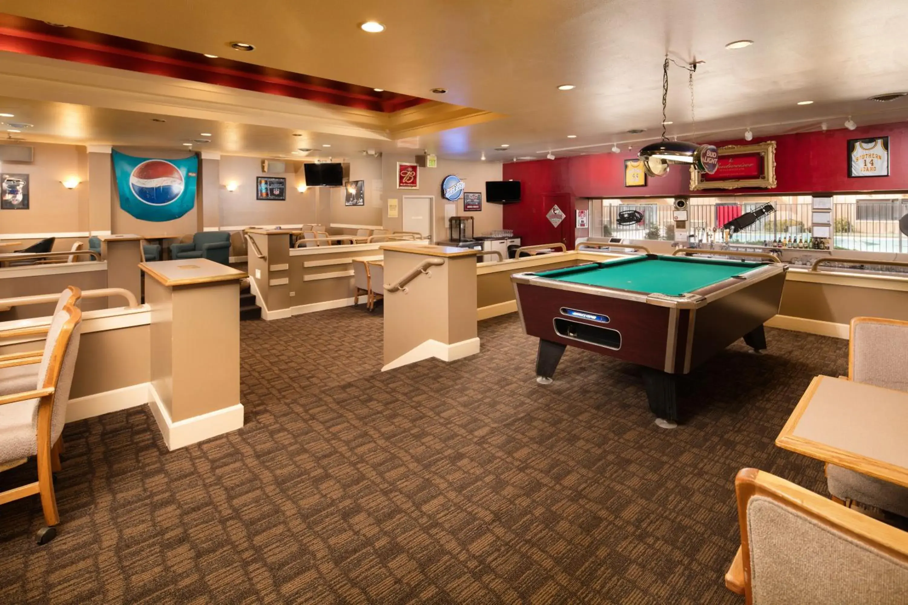 Lounge or bar, Billiards in Red Lion Hotel Twin Falls