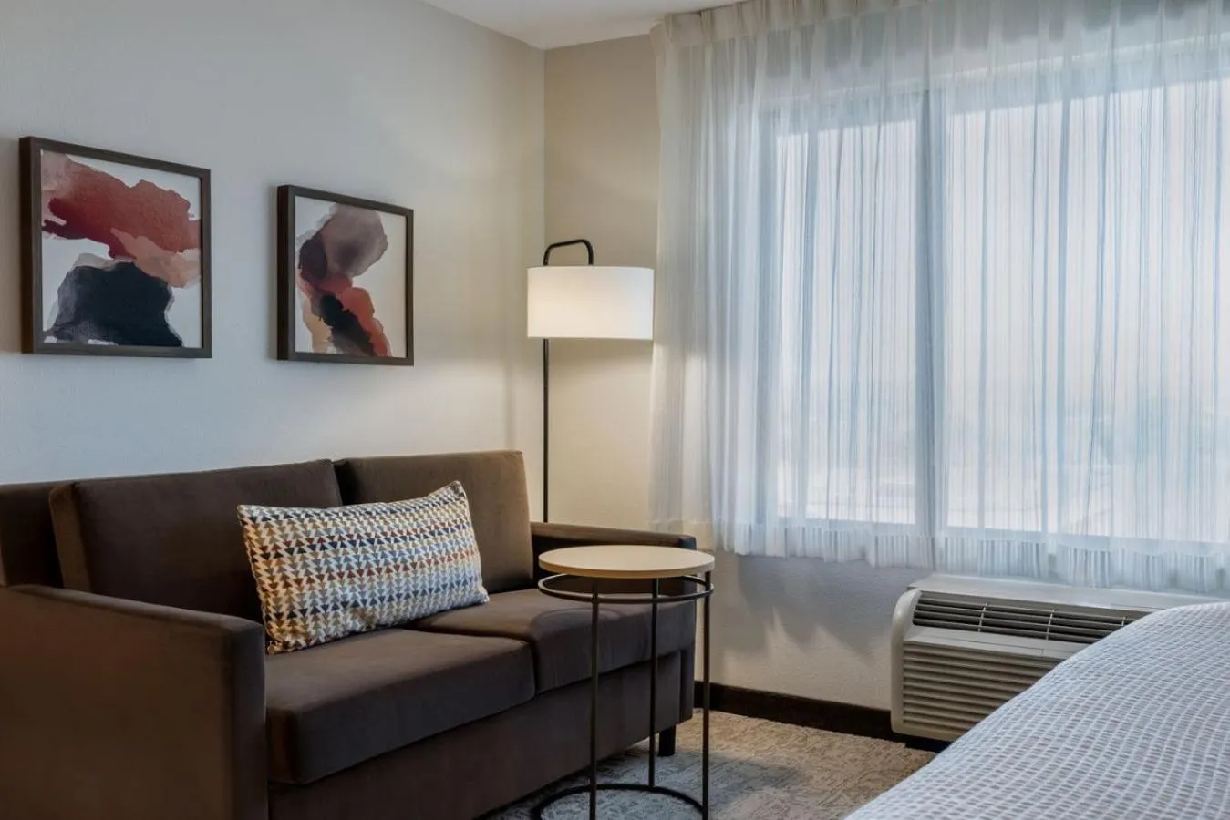 Seating area, Bed in TownePlace Suites by Marriott Albuquerque North