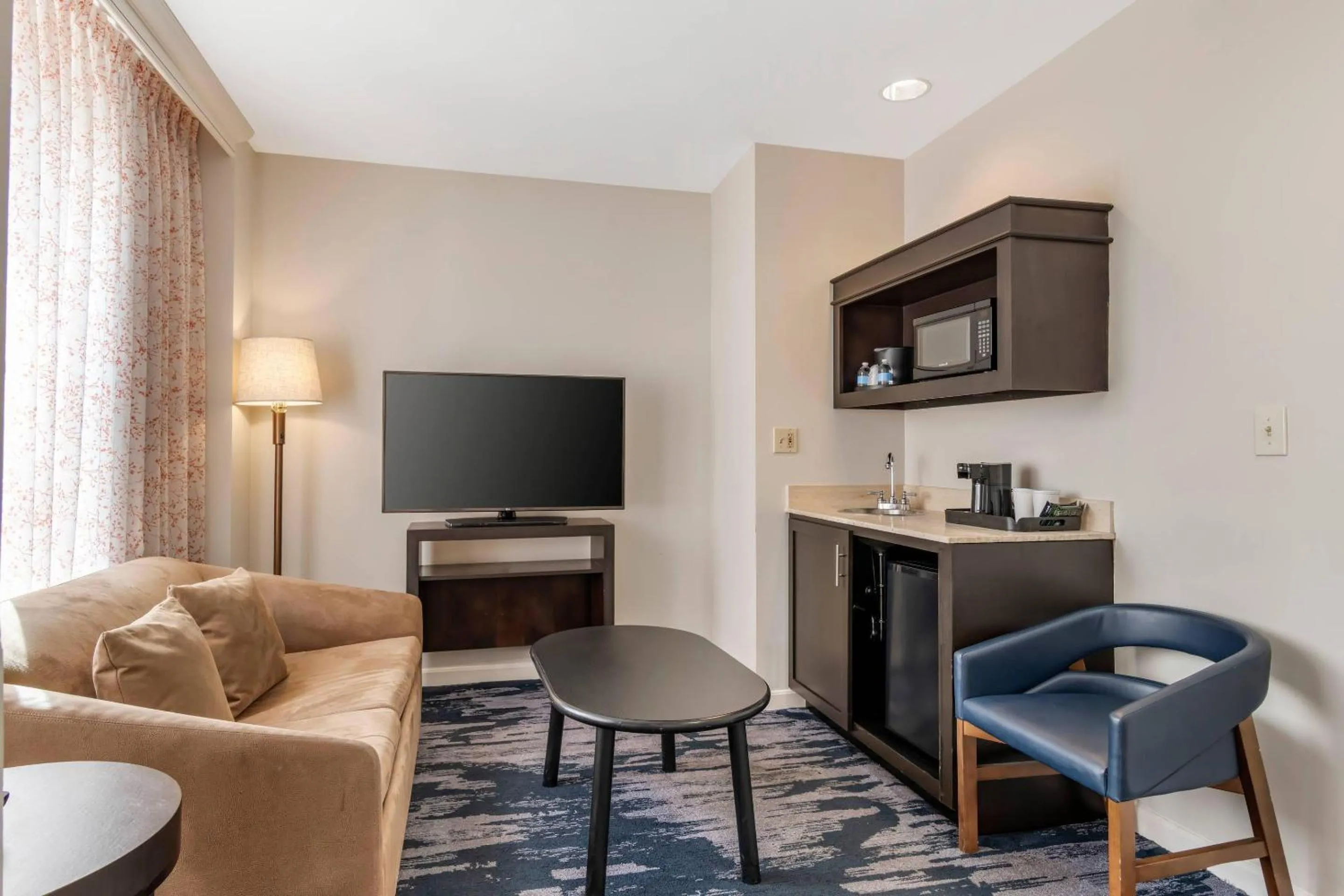 Bedroom in The Connally Hotel Downtown Atlanta, an Ascend Collection Hotel