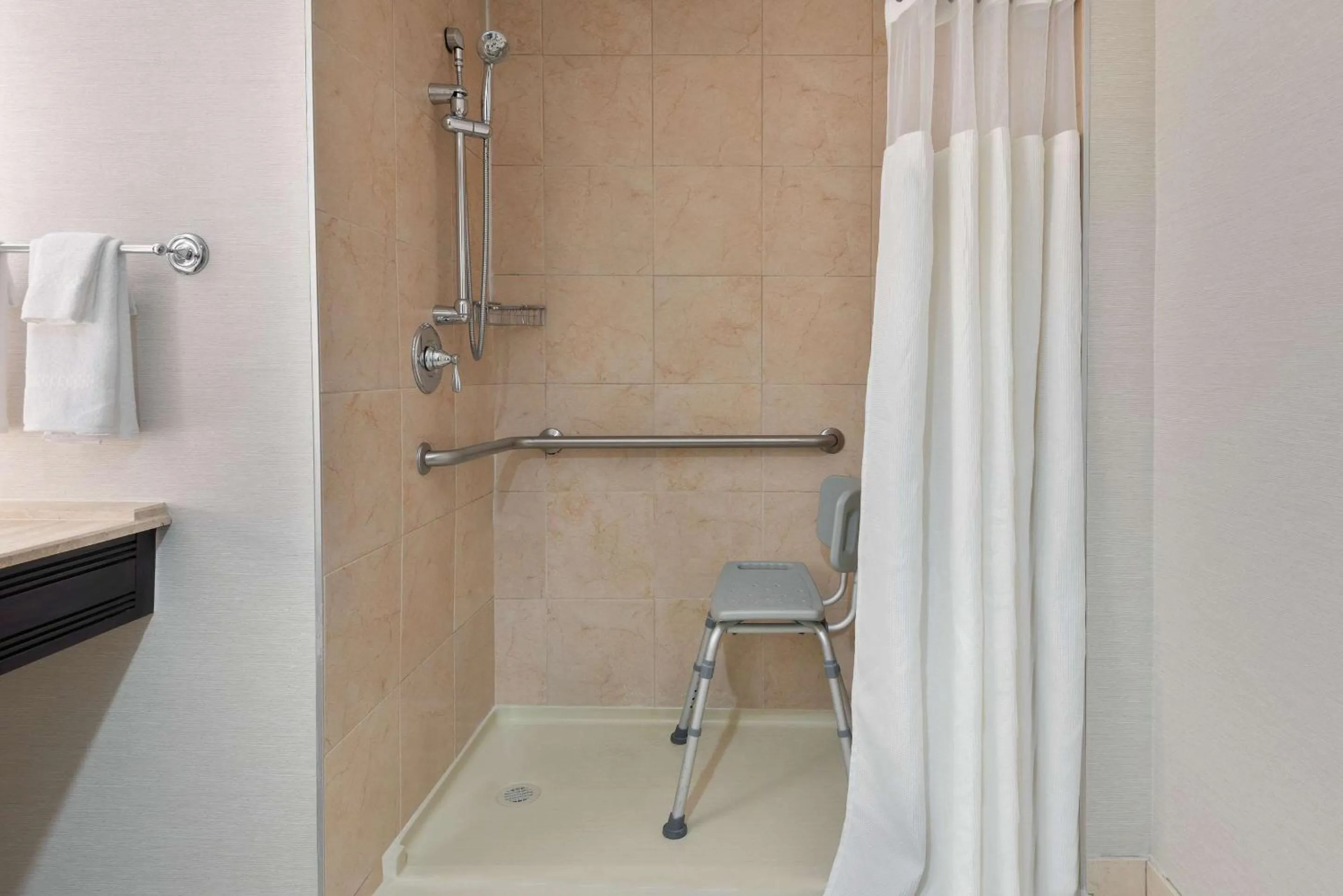 Bedroom in The Connally Hotel Downtown Atlanta, an Ascend Collection Hotel